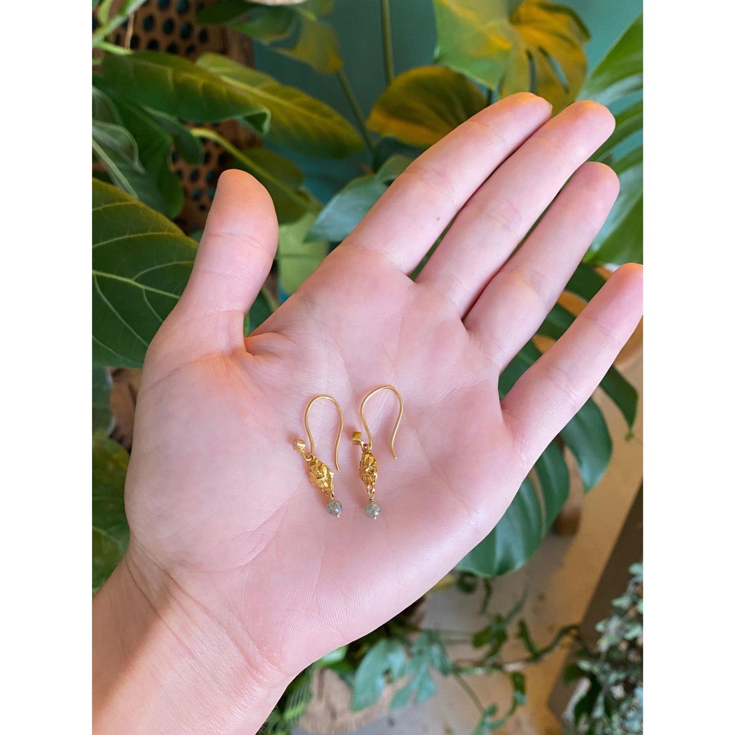 Vintage Solid 21k Yellow Gold Diamond Bead Clear Sapphire Earrings