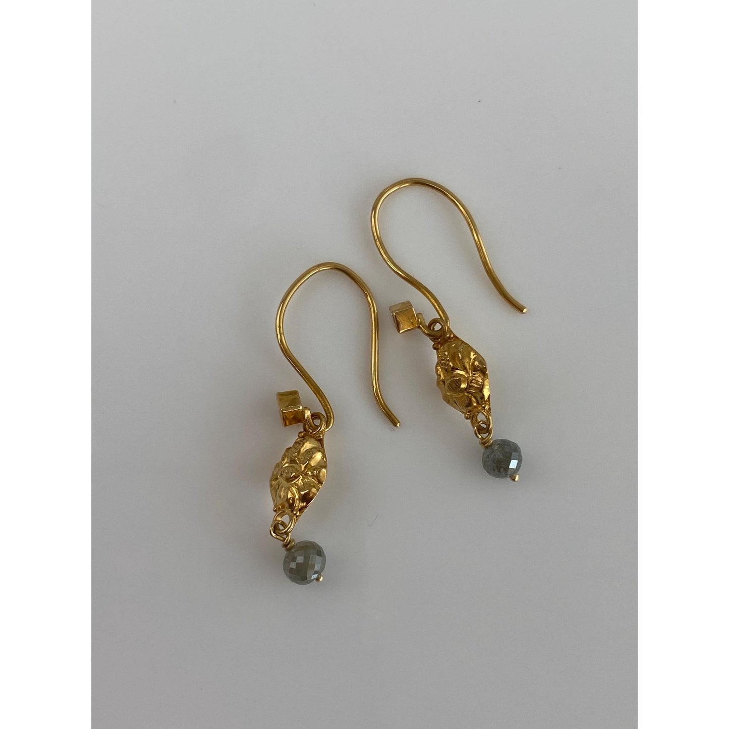 Vintage Solid 21k Yellow Gold Diamond Bead Clear Sapphire Earrings