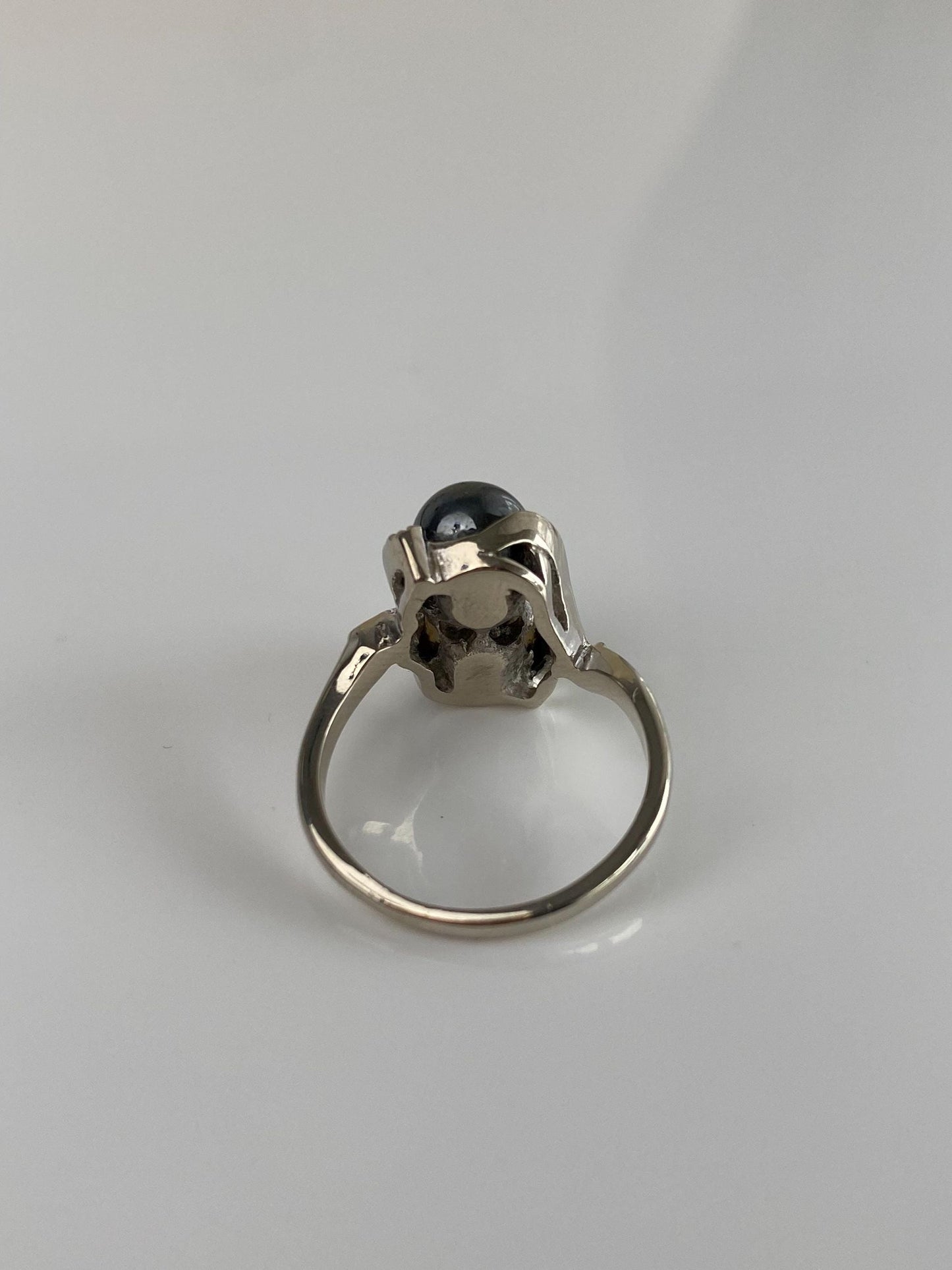 Vintage Solid 14k White Gold Peacock & White Pearl Twist Ring - Size 5.5