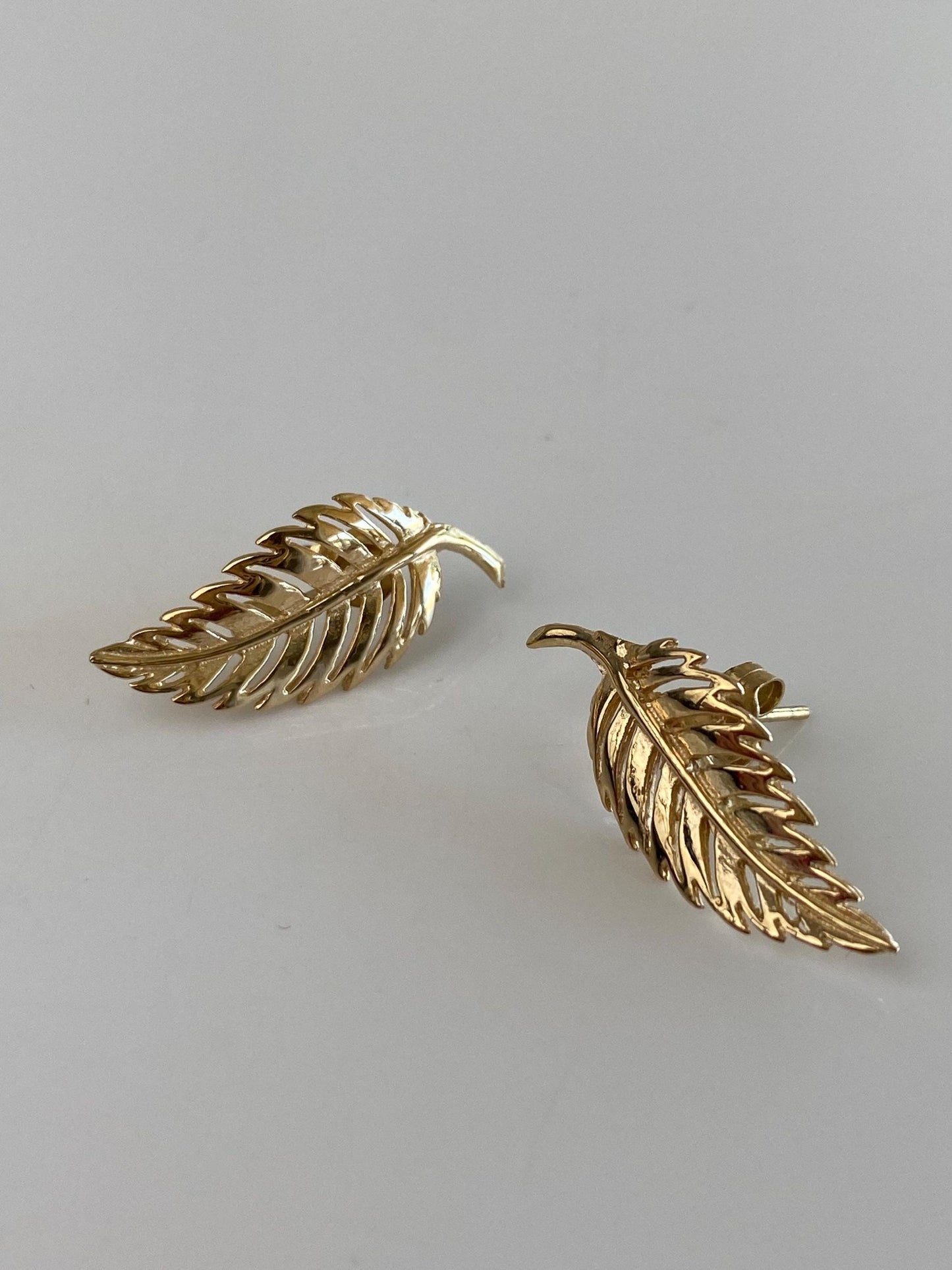 Vintage Solid 14k Yellow Gold Leaf Drop Earrings