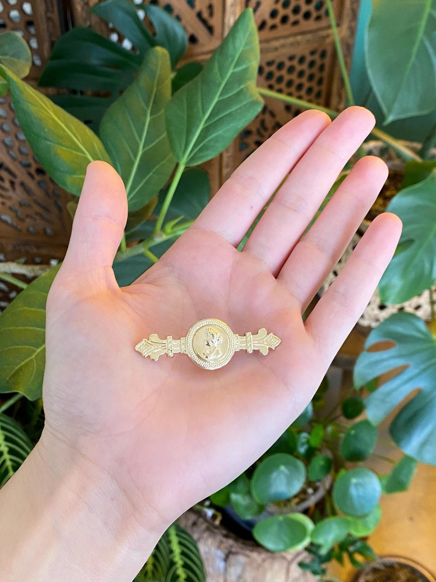 Vintage Solid 10k Yellow Gold Lady Brooch Pin