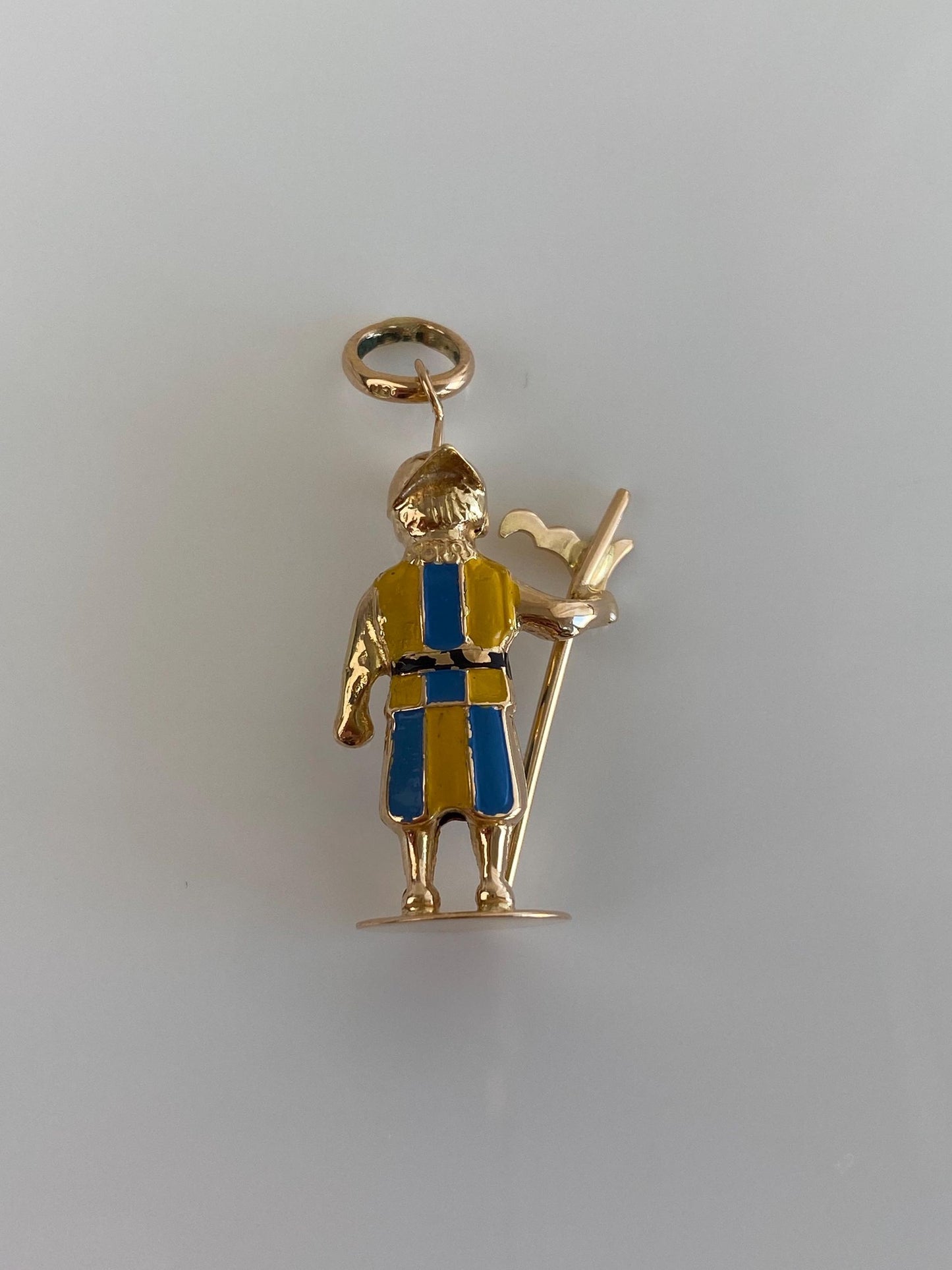Vintage Solid 18k Yellow Gold Enamel Medieval Knight Charm
