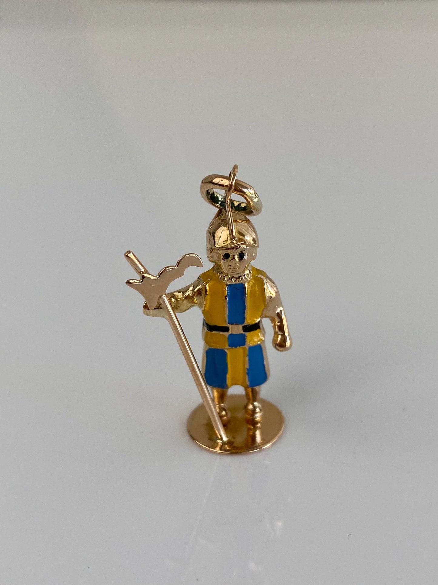 Vintage Solid 18k Yellow Gold Enamel Medieval Knight Charm