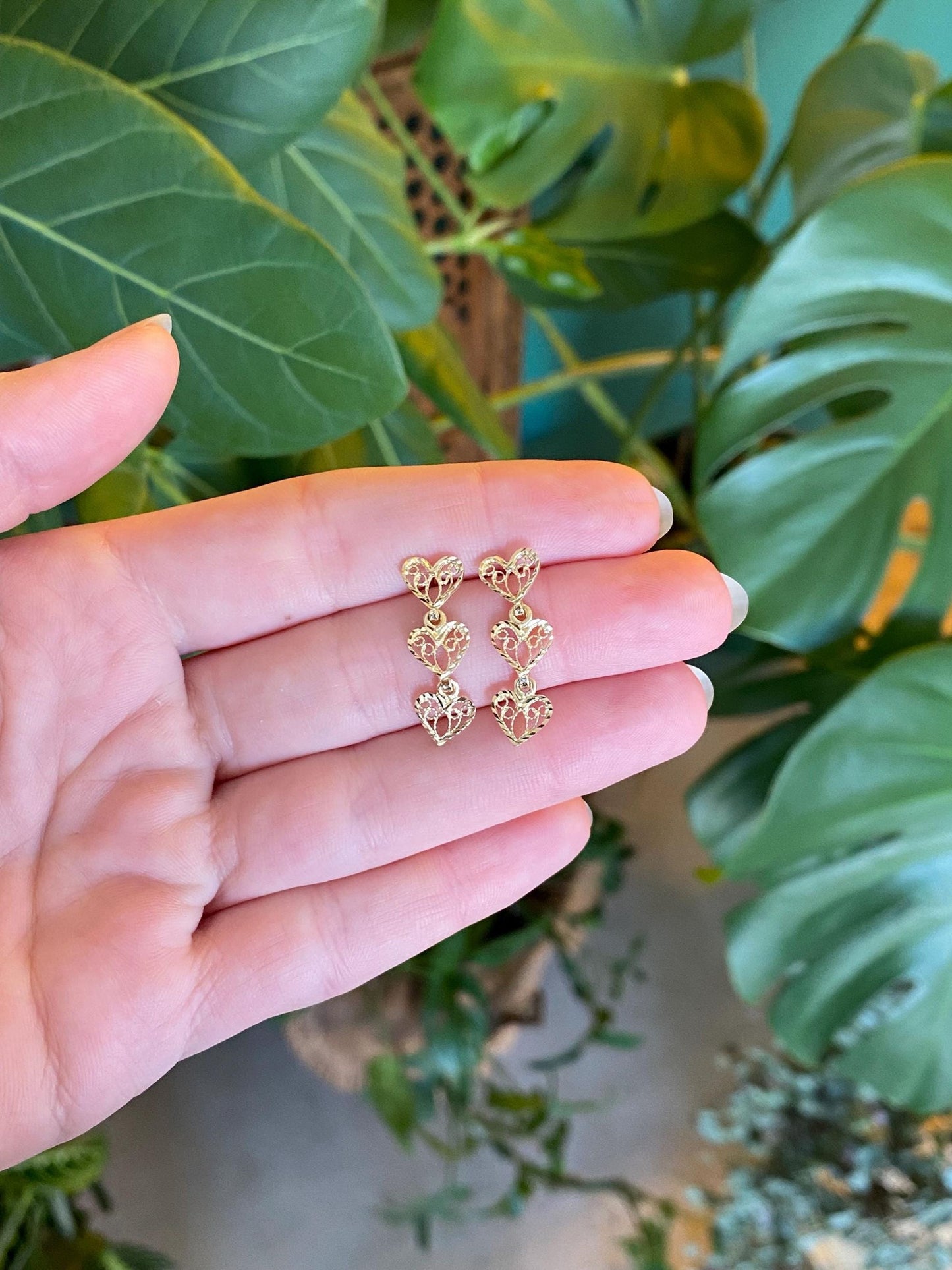 Vintage Solid 14k Yellow Gold Filigree Heart Dangle Stud Earrings