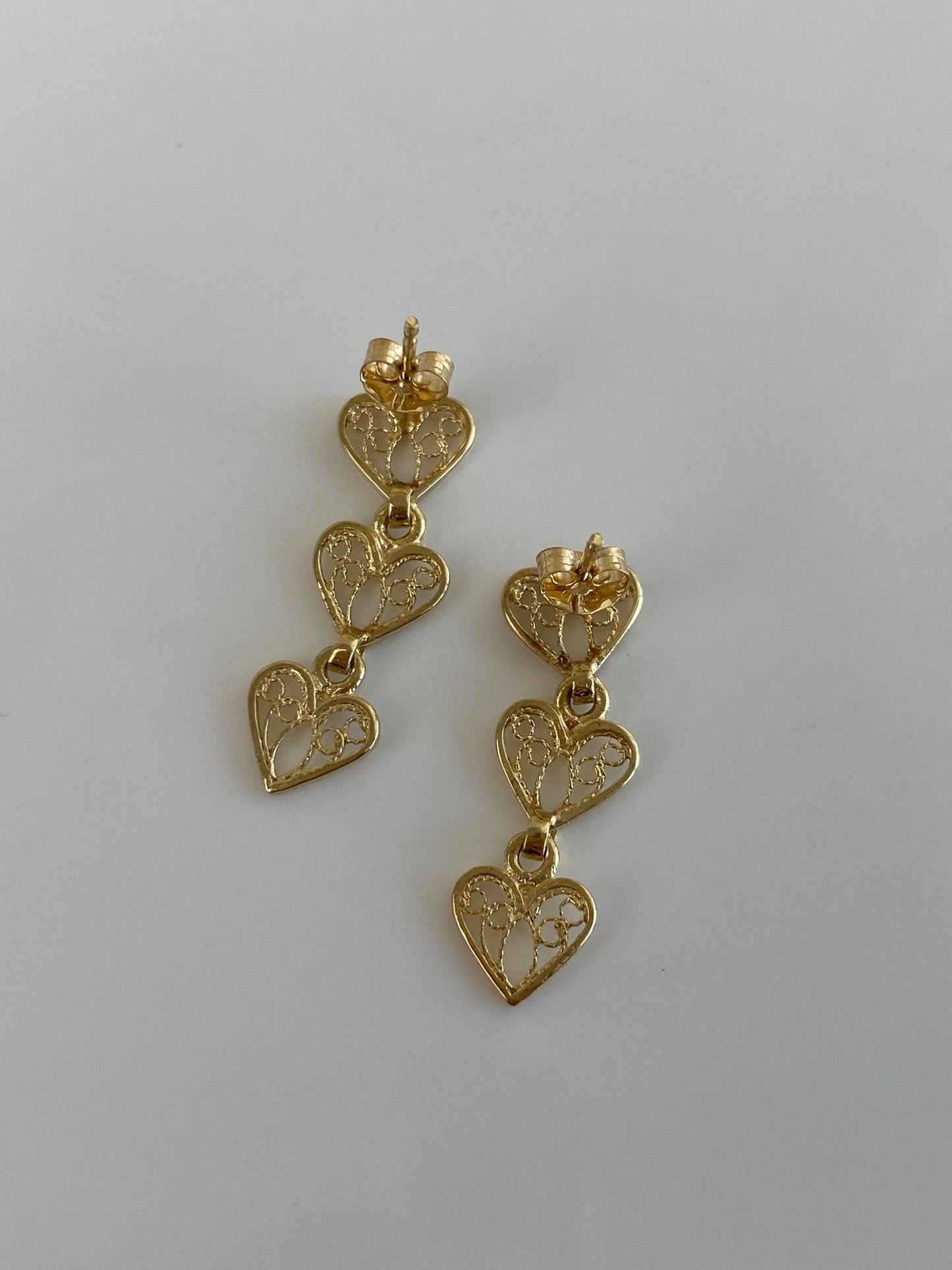 Vintage Solid 14k Yellow Gold Filigree Heart Dangle Stud Earrings