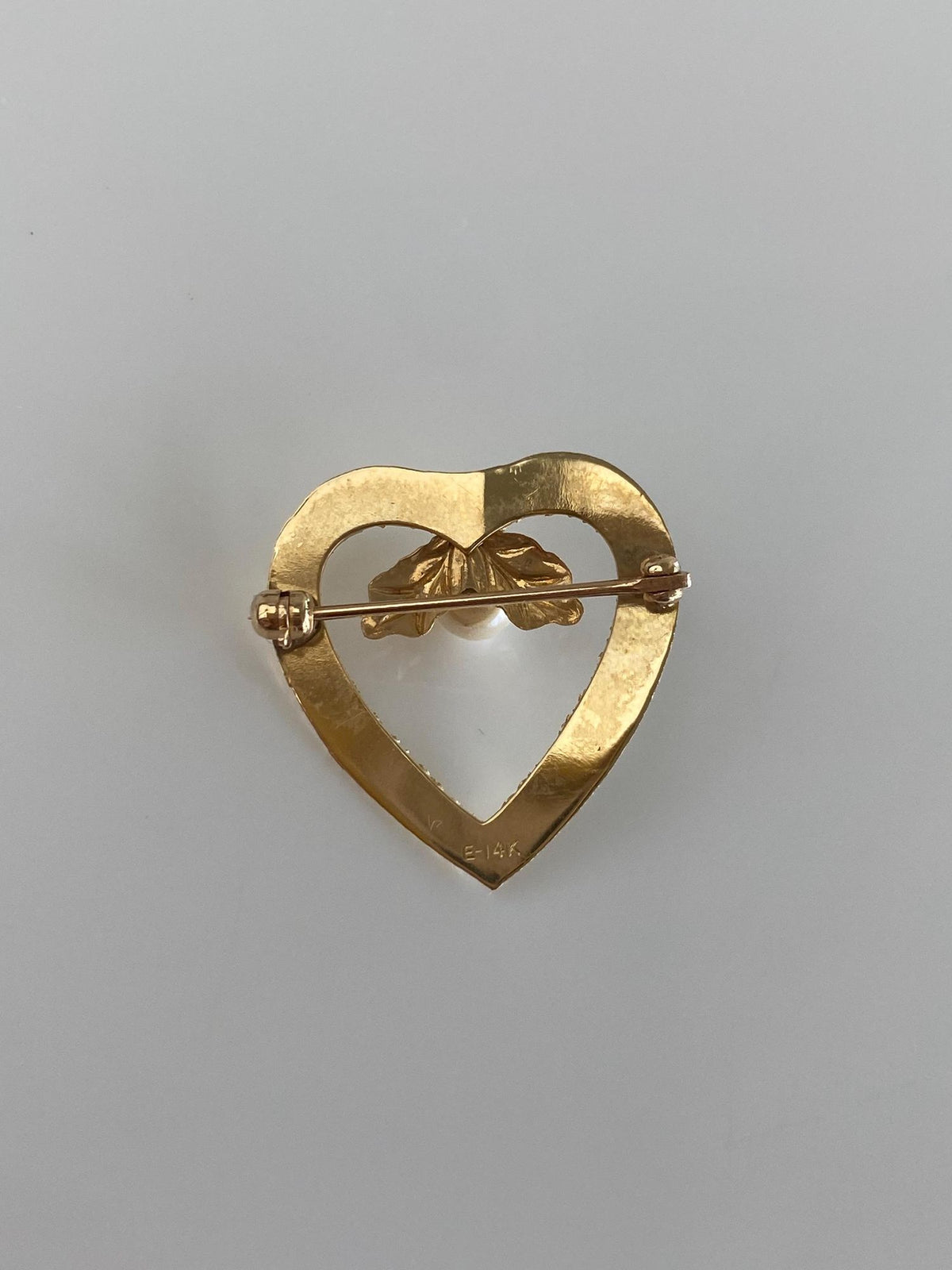 Vintage Solid 14k Yellow Gold Pearl Holly Leaves Designed Heart Brooch Pin