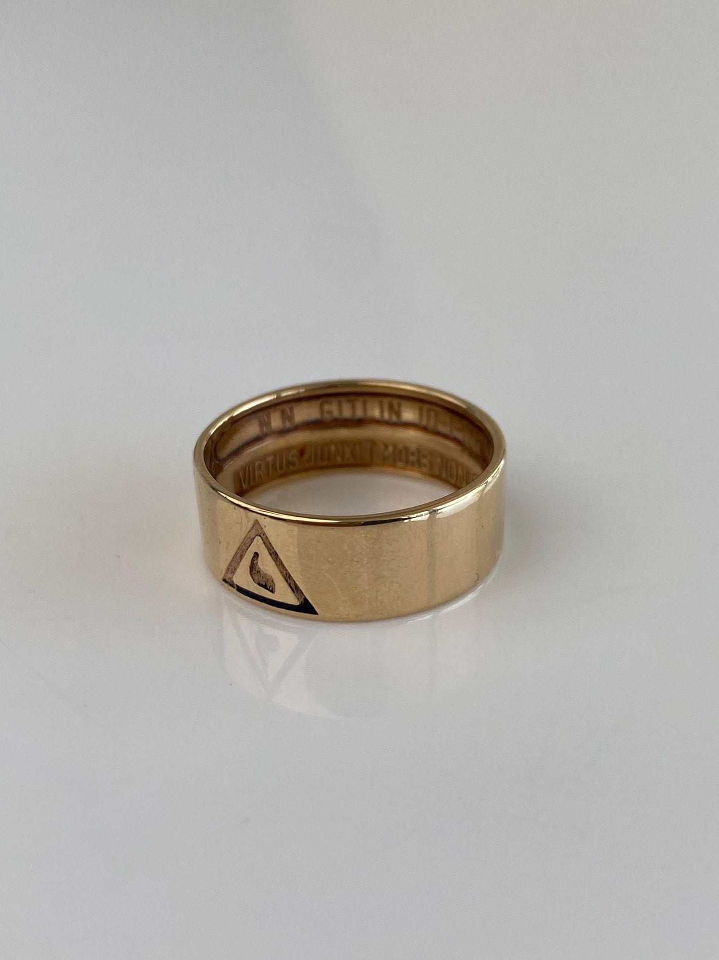 Vintage Solid 14k Yellow Gold Masonic St.Paul Minnesota Straight Edge Ring Band - Size 8.25