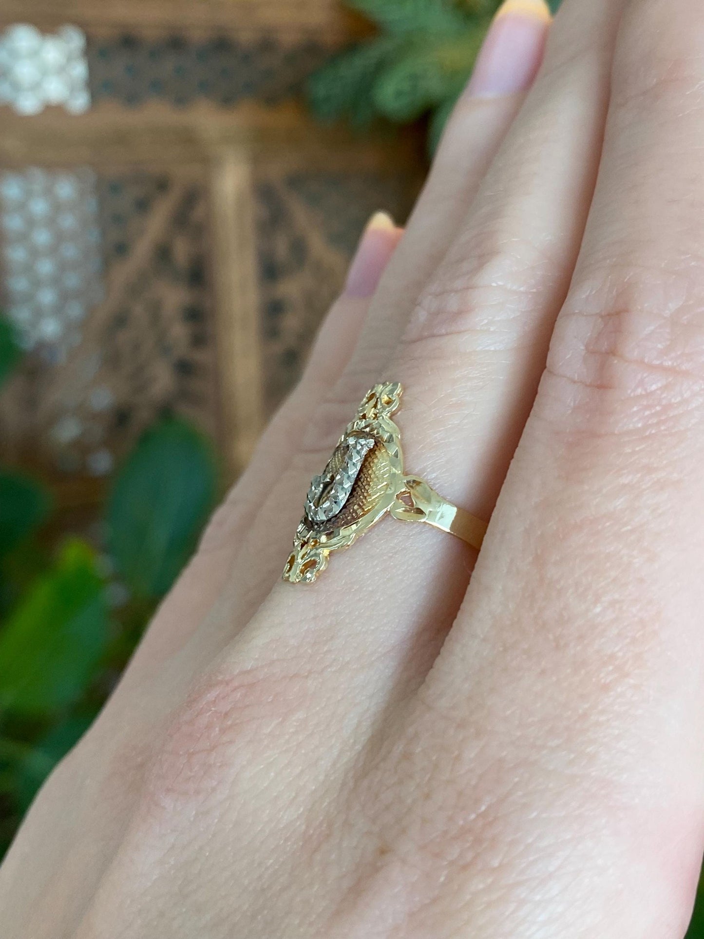 Vintage Solid 14k Tri Tone Gold Initial Diamond Cut 'J' Ring - Size 7