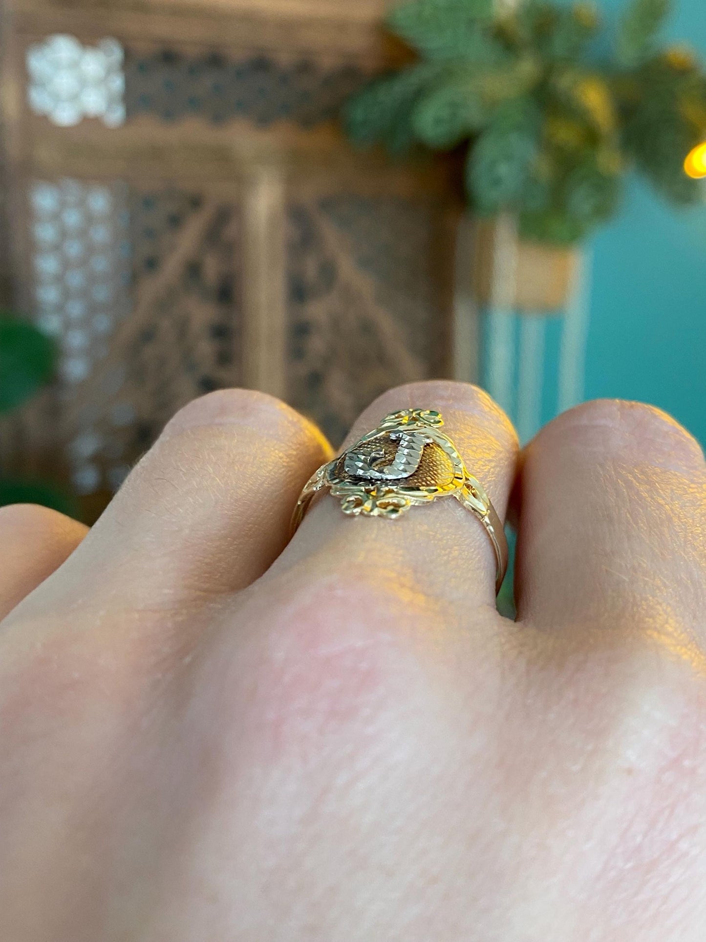 Vintage Solid 14k Tri Tone Gold Initial Diamond Cut 'J' Ring - Size 7