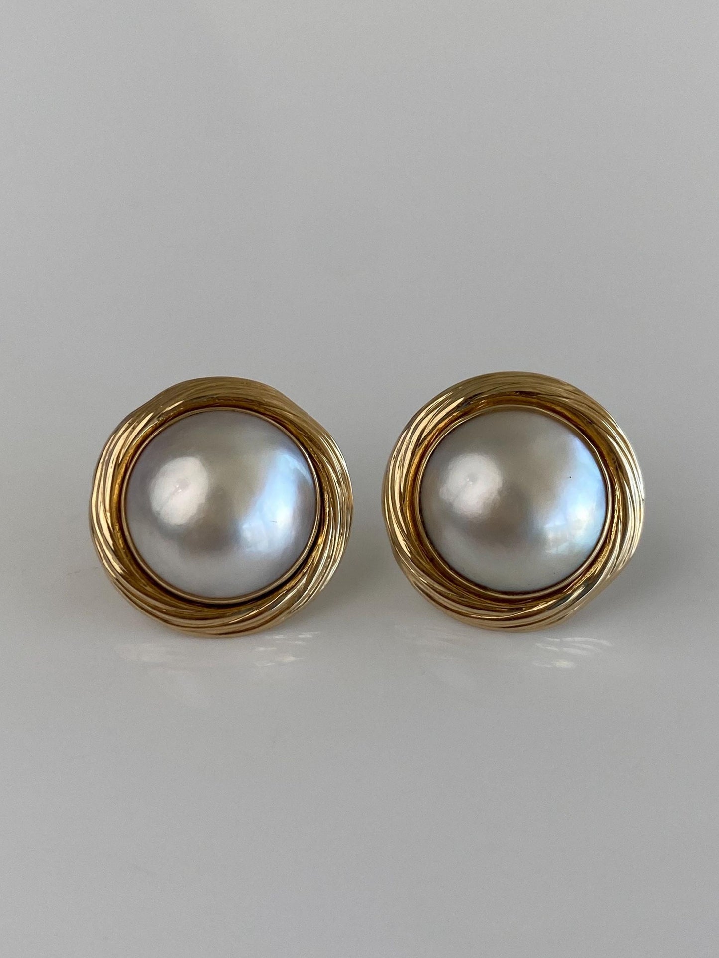 Vintage Solid 14k Yellow Gold Mabe Pearl Drop Earrings