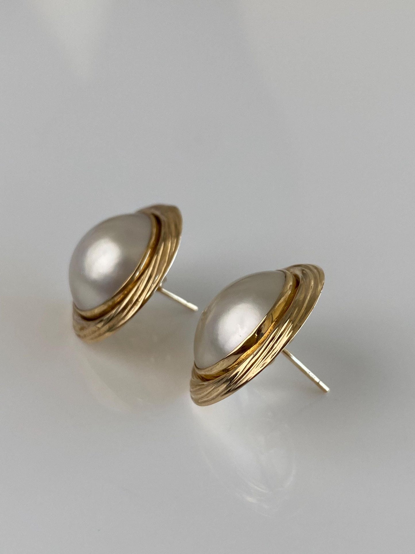 Vintage Solid 14k Yellow Gold Mabe Pearl Drop Earrings