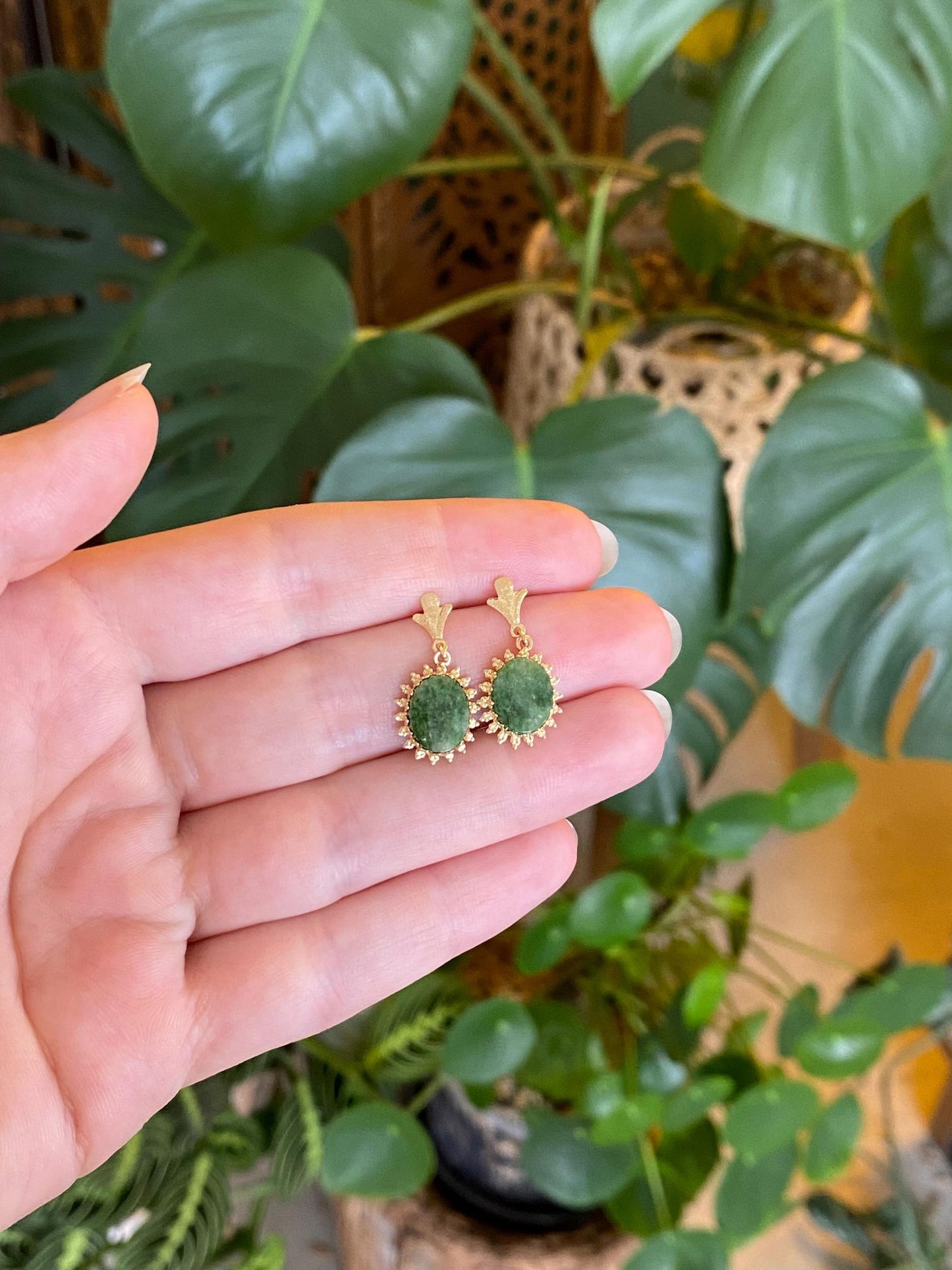 Vintage Solid 14k Yellow Gold Nephrite Dangle Stud Earrings