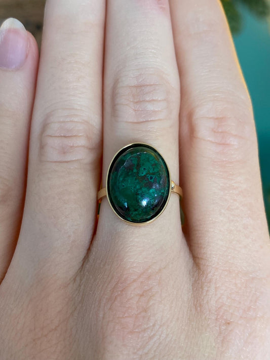 Vintage Solid 14k Yellow Gold Green Stone Ring - Size 6.5