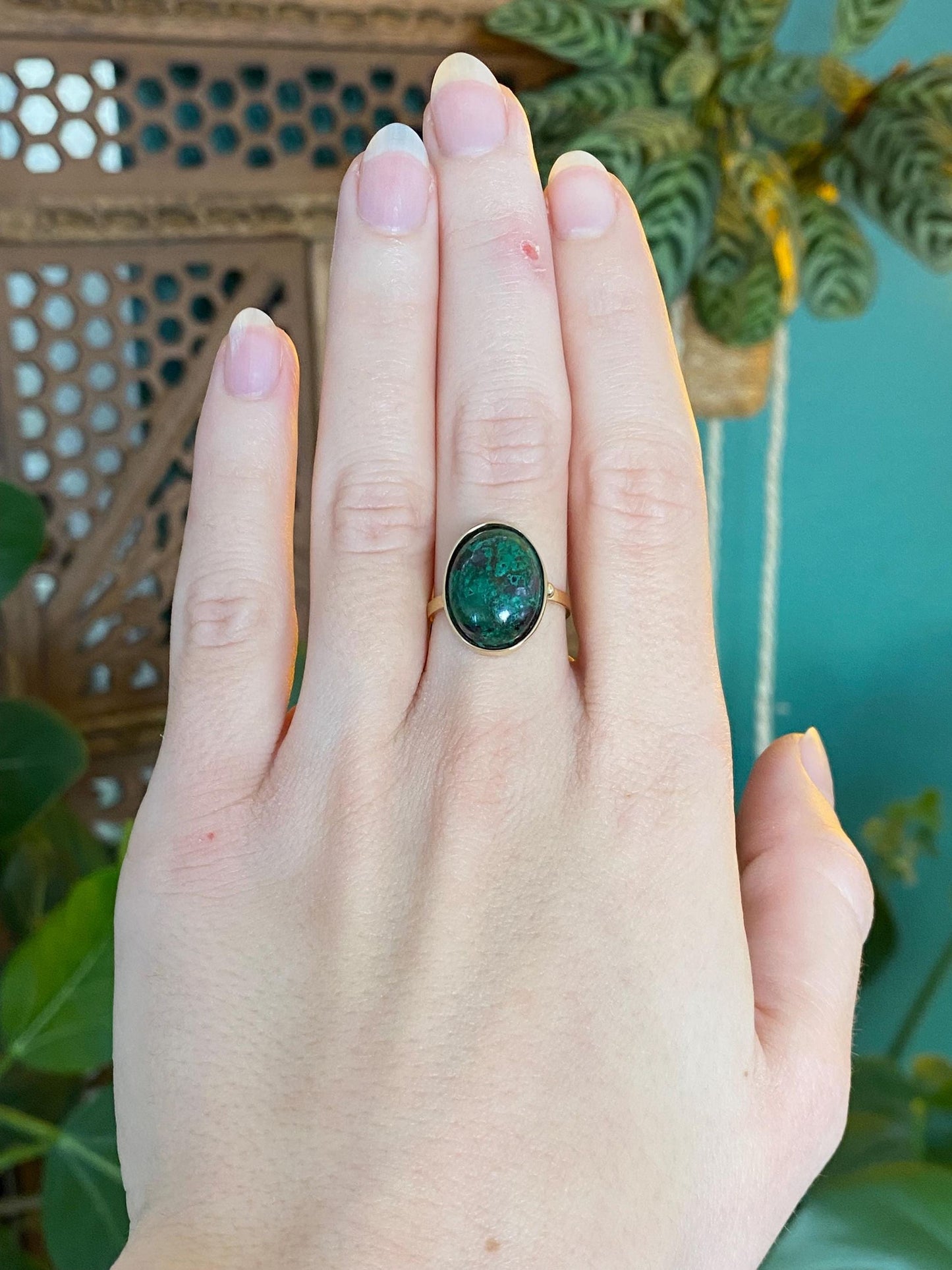 Vintage Solid 14k Yellow Gold Green Stone Ring - Size 6.5