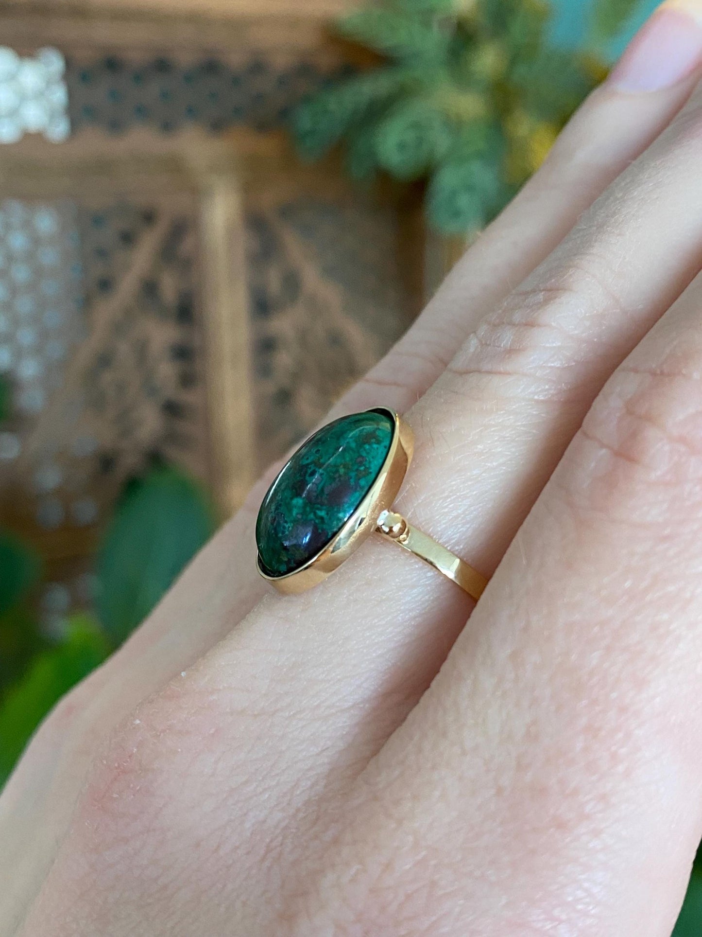 Vintage Solid 14k Yellow Gold Green Stone Ring - Size 6.5