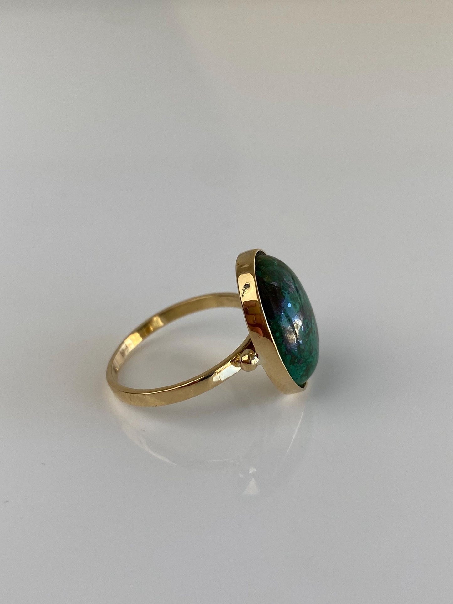 Vintage Solid 14k Yellow Gold Green Stone Ring - Size 6.5