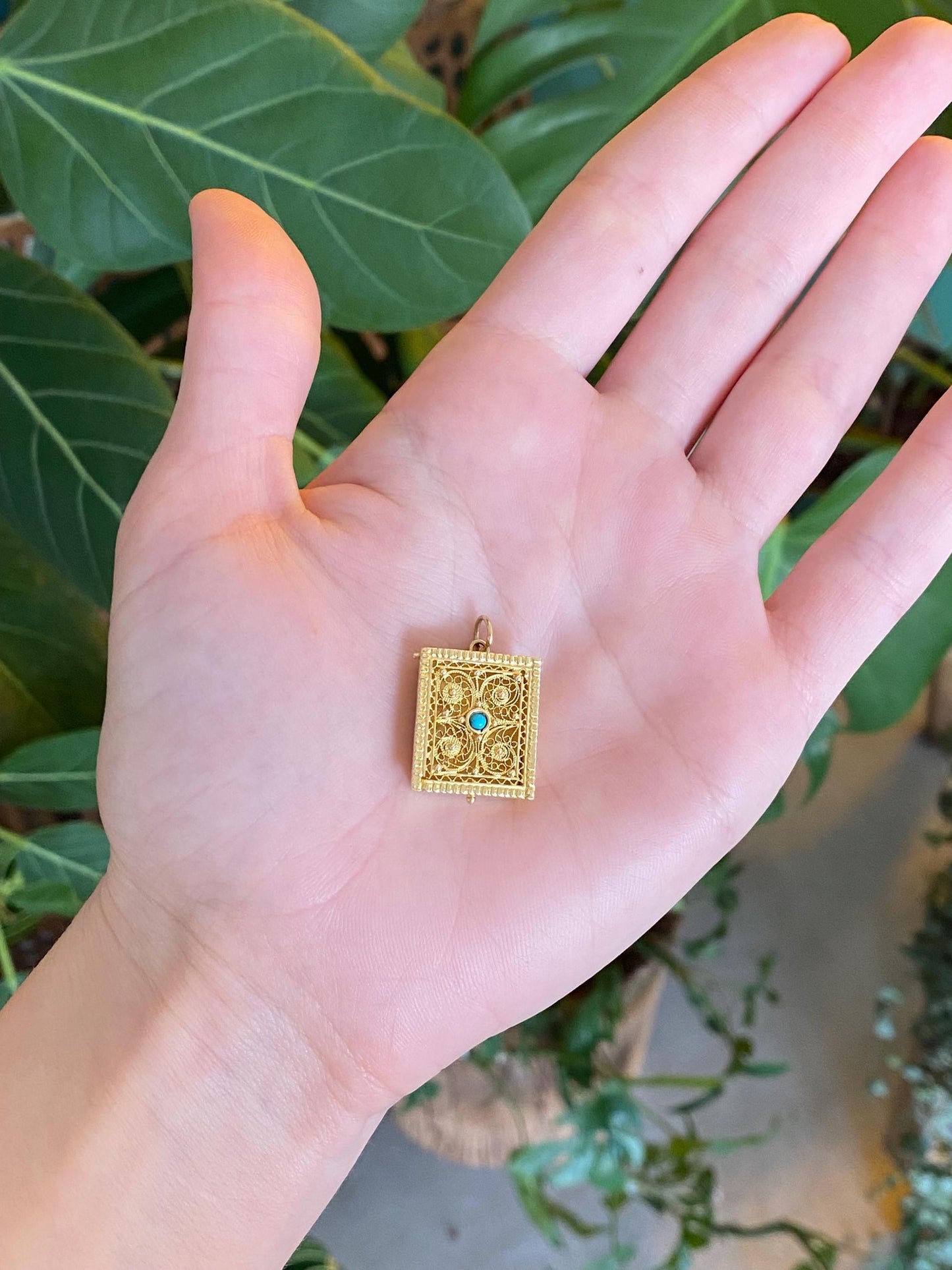 Vintage Solid 18k Yellow Gold Turquoise Filigree Box Charm