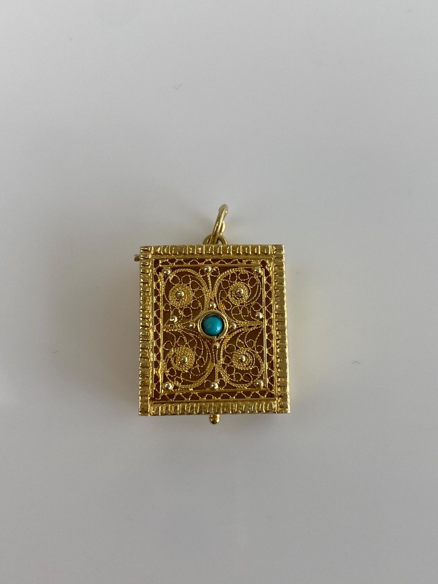 Vintage Solid 18k Yellow Gold Turquoise Filigree Box Charm