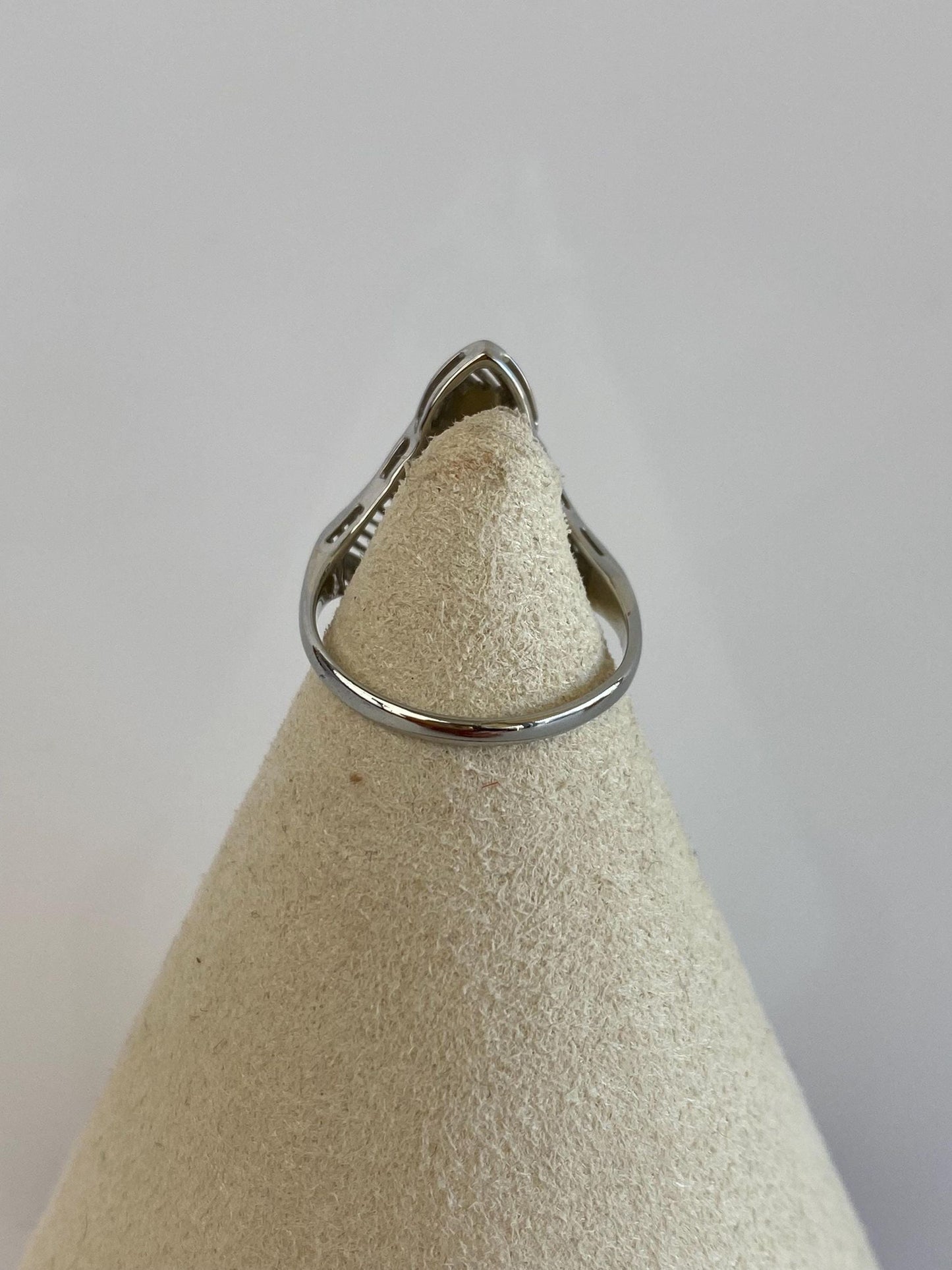 Vintage Solid 18k White Gold Diamonds Art Deco Ring - Size 5.25