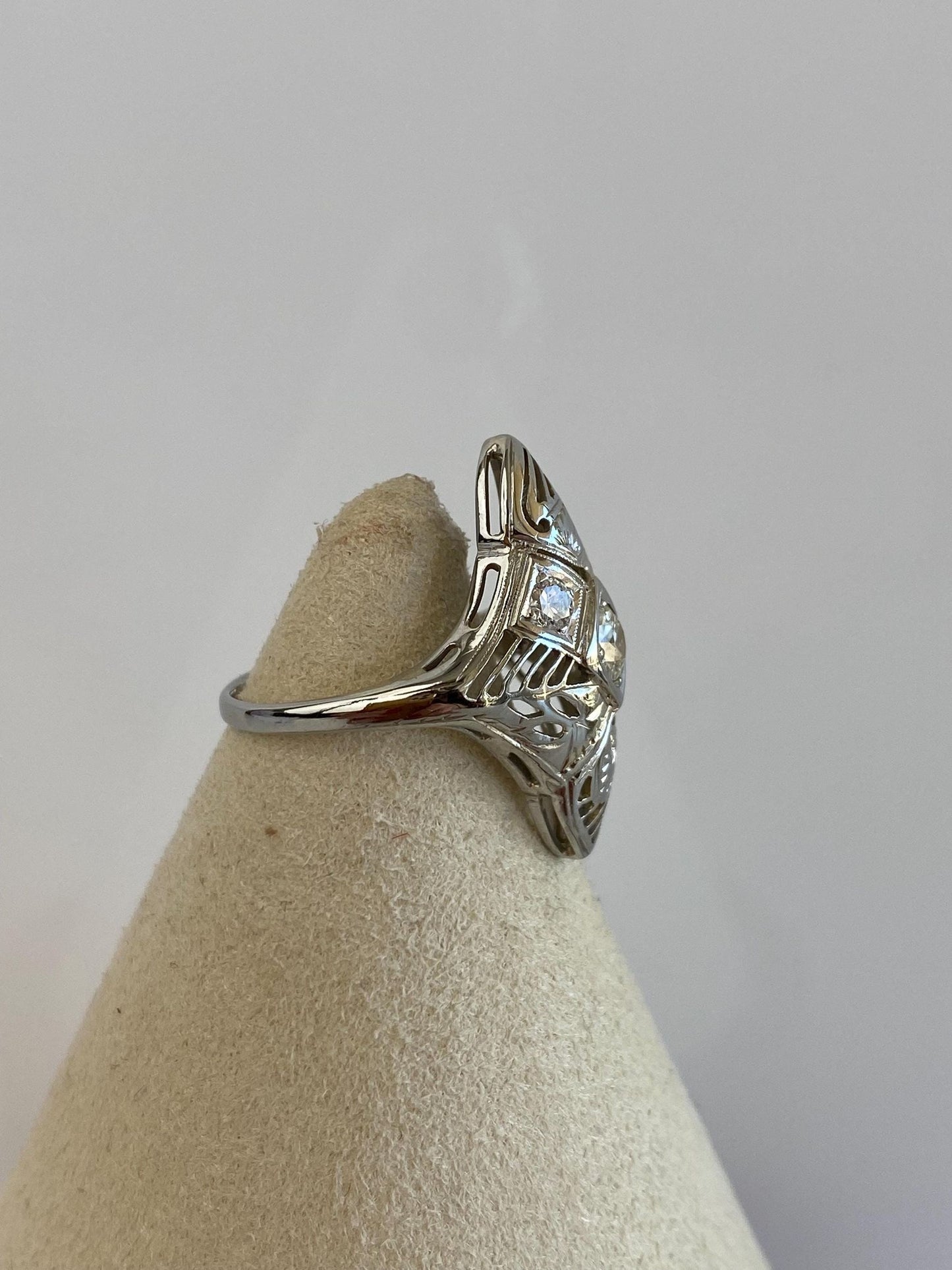Vintage Solid 18k White Gold Diamonds Art Deco Ring - Size 5.25