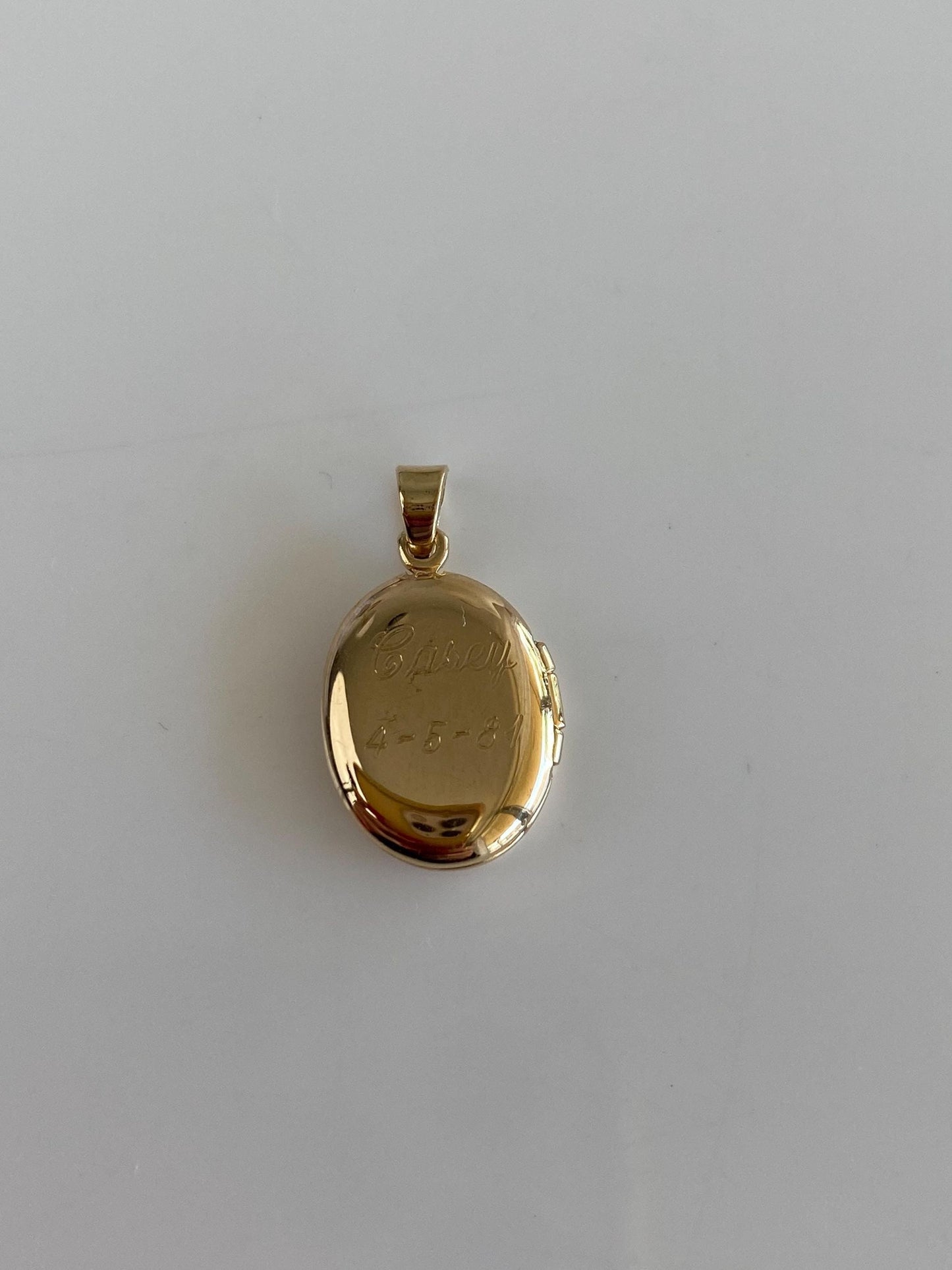Vintage Solid 14k Yellow Gold Engraved Locket Charm
