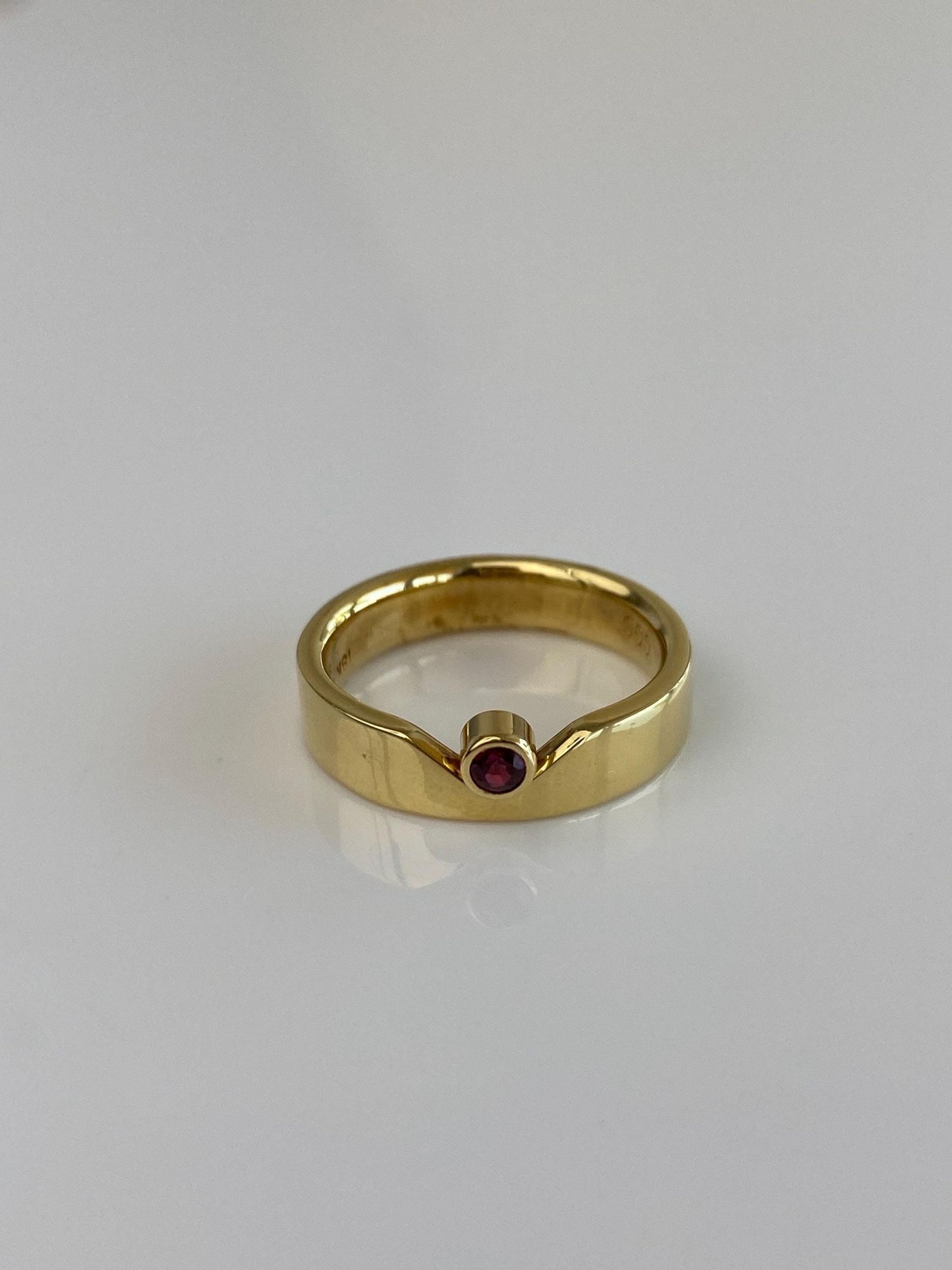 Vintage Solid 18k Yellow Gold Red Sapphire Ring Band - Size 6