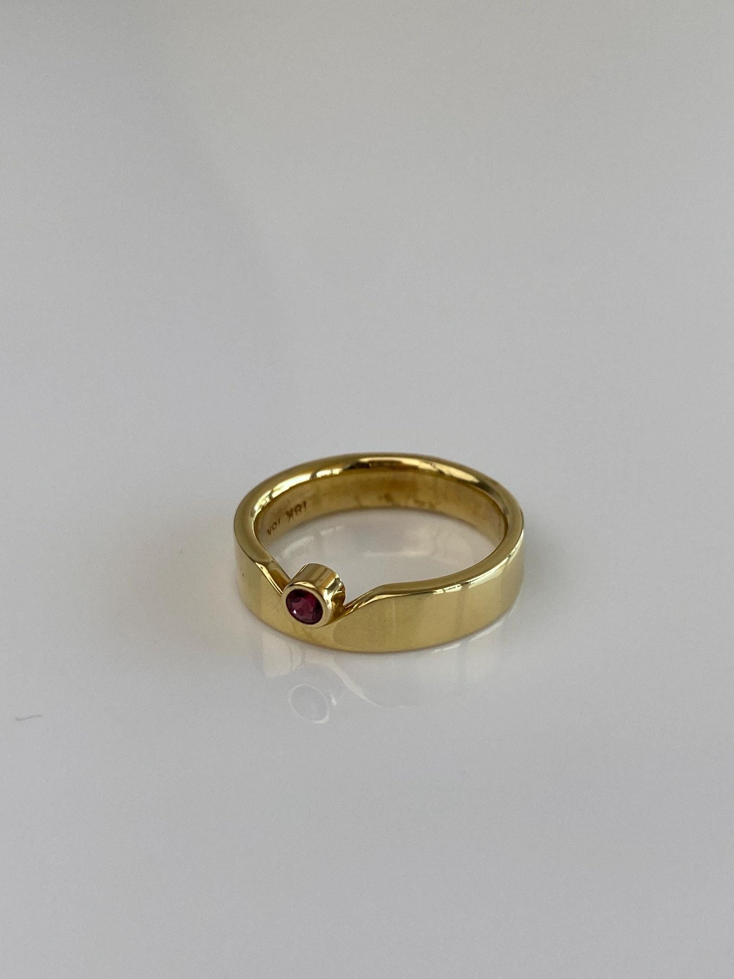 Vintage Solid 18k Yellow Gold Red Sapphire Ring Band - Size 6