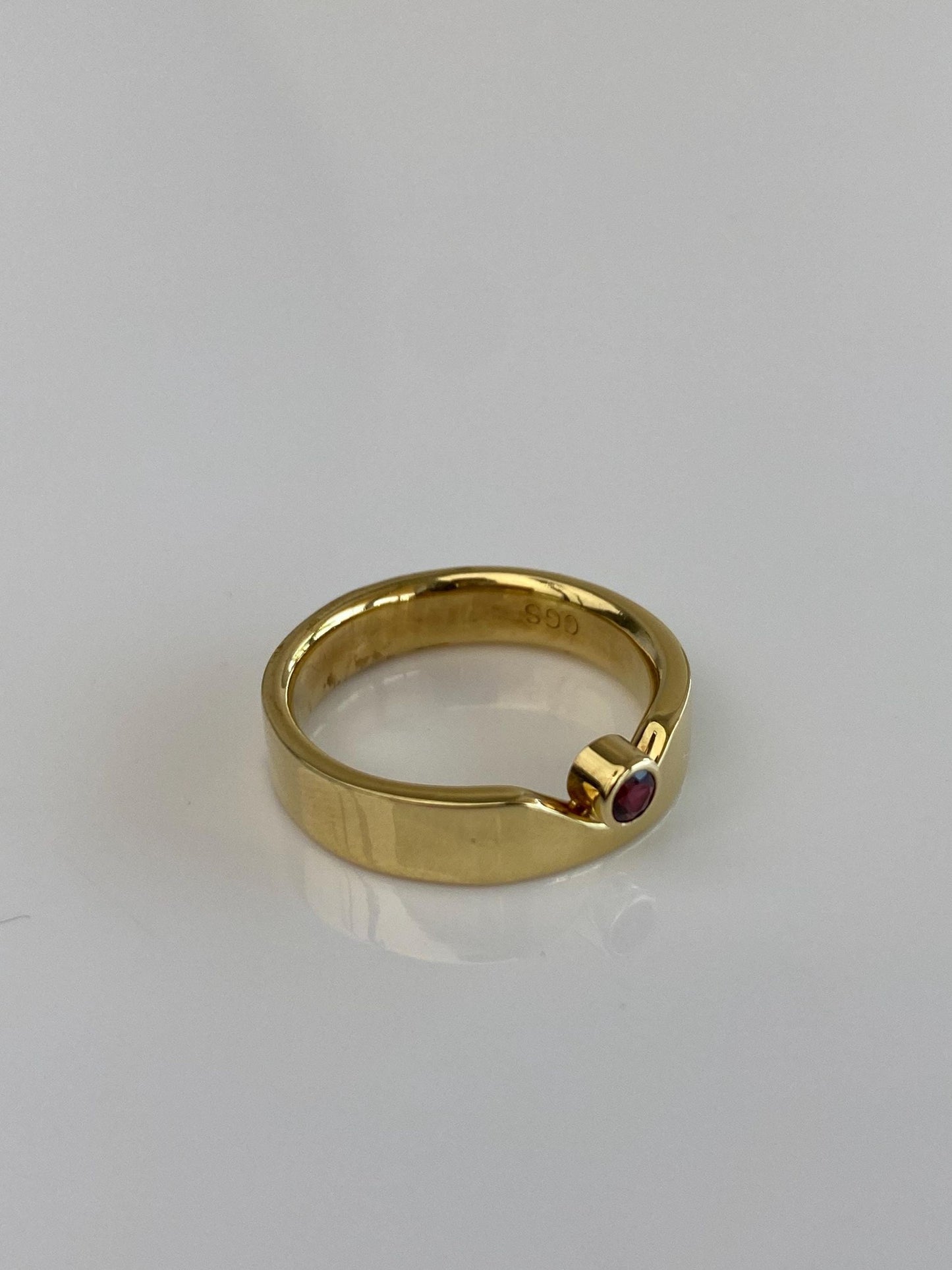Vintage Solid 18k Yellow Gold Red Sapphire Ring Band - Size 6
