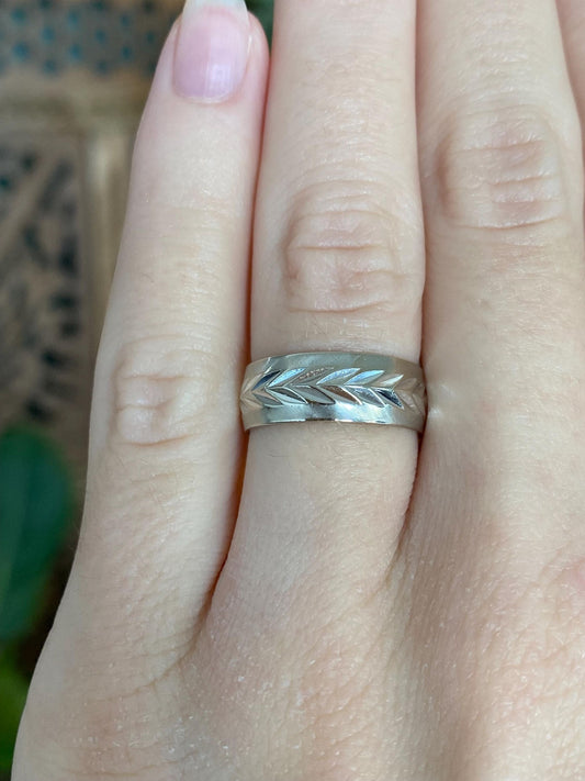 Vintage Solid 14k White Gold Diamond Cut Ring Band - Size 5.25