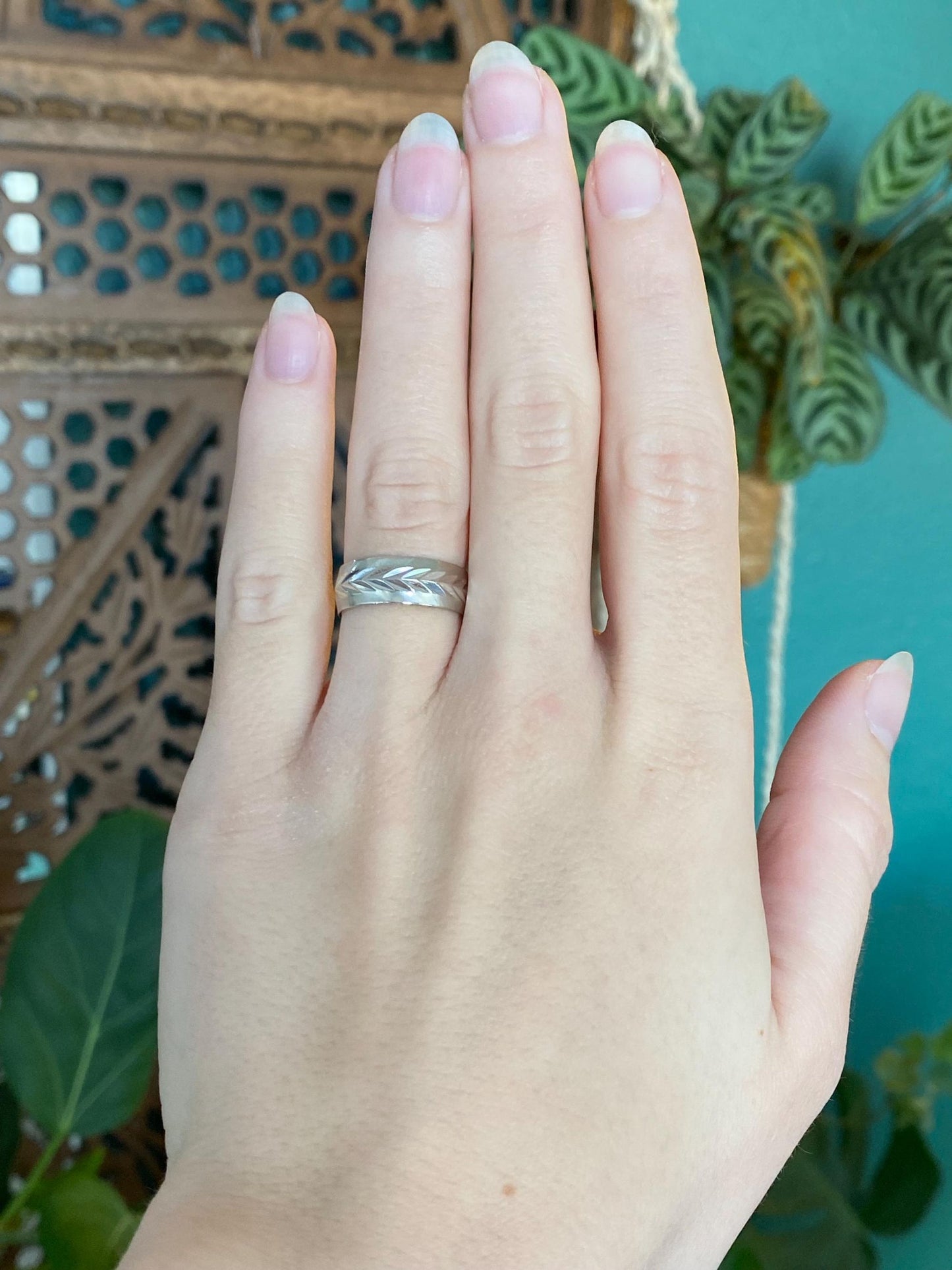 Vintage Solid 14k White Gold Diamond Cut Ring Band - Size 5.25