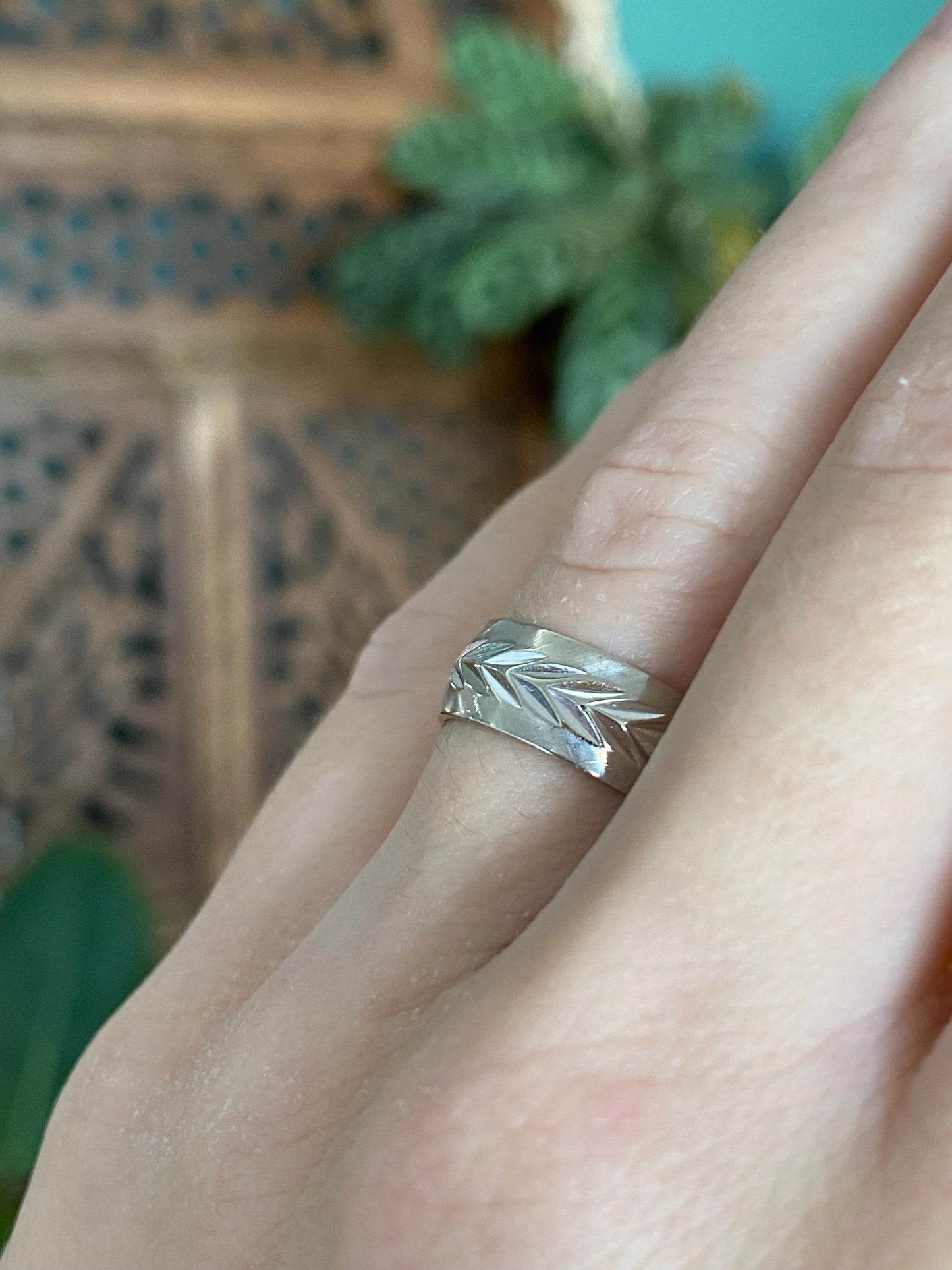 Vintage Solid 14k White Gold Diamond Cut Ring Band - Size 5.25