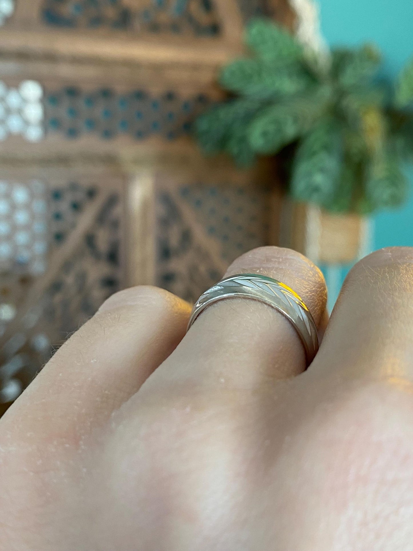 Vintage Solid 14k White Gold Diamond Cut Ring Band - Size 5.25