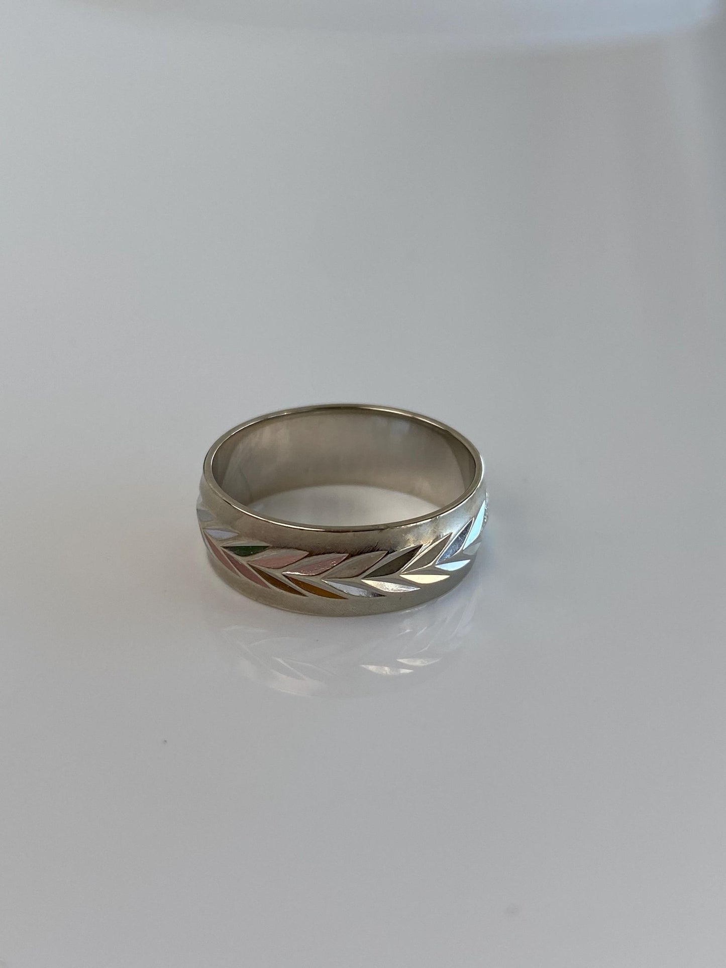 Vintage Solid 14k White Gold Diamond Cut Ring Band - Size 5.25