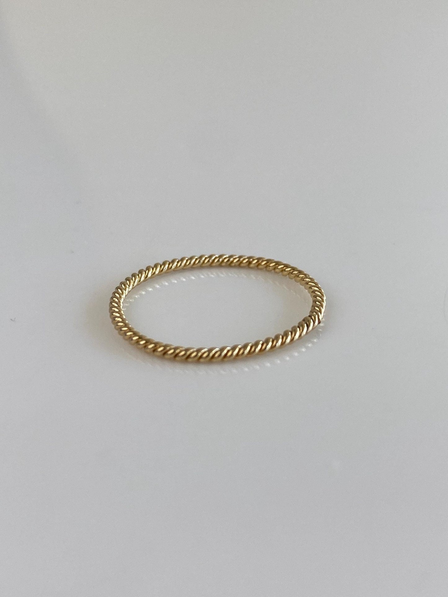 Vintage Solid 14k Yellow Gold Twist Wire Ring Band - Size 7.5