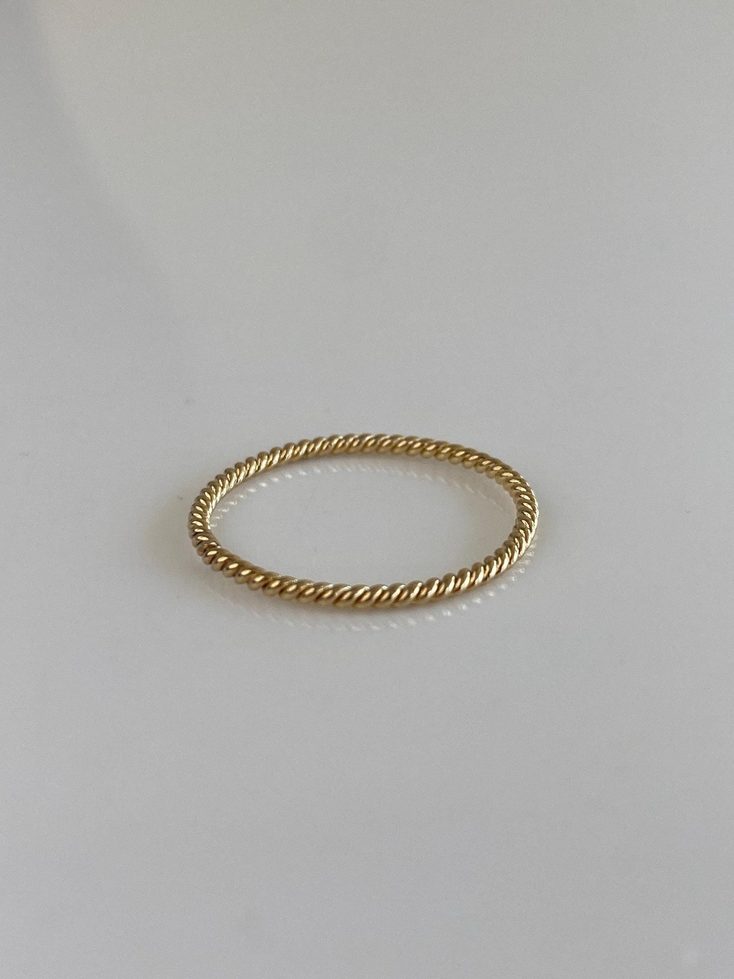 Vintage Solid 14k Yellow Gold Twist Wire Ring Band - Size 7.5