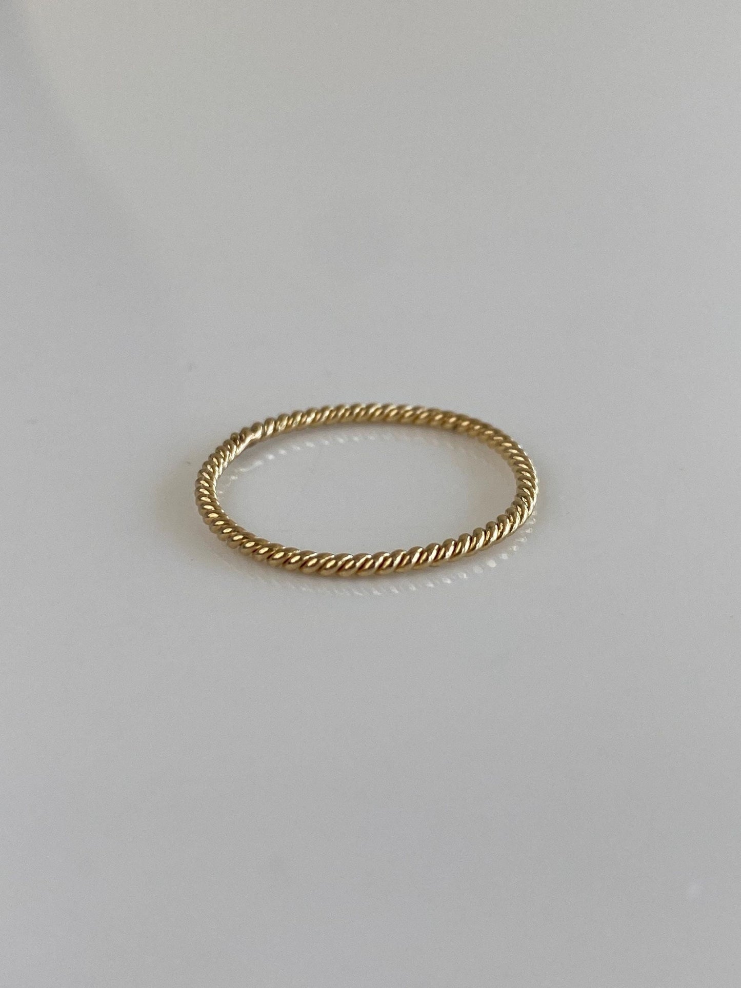 Vintage Solid 14k Yellow Gold Twist Wire Ring Band - Size 7.5