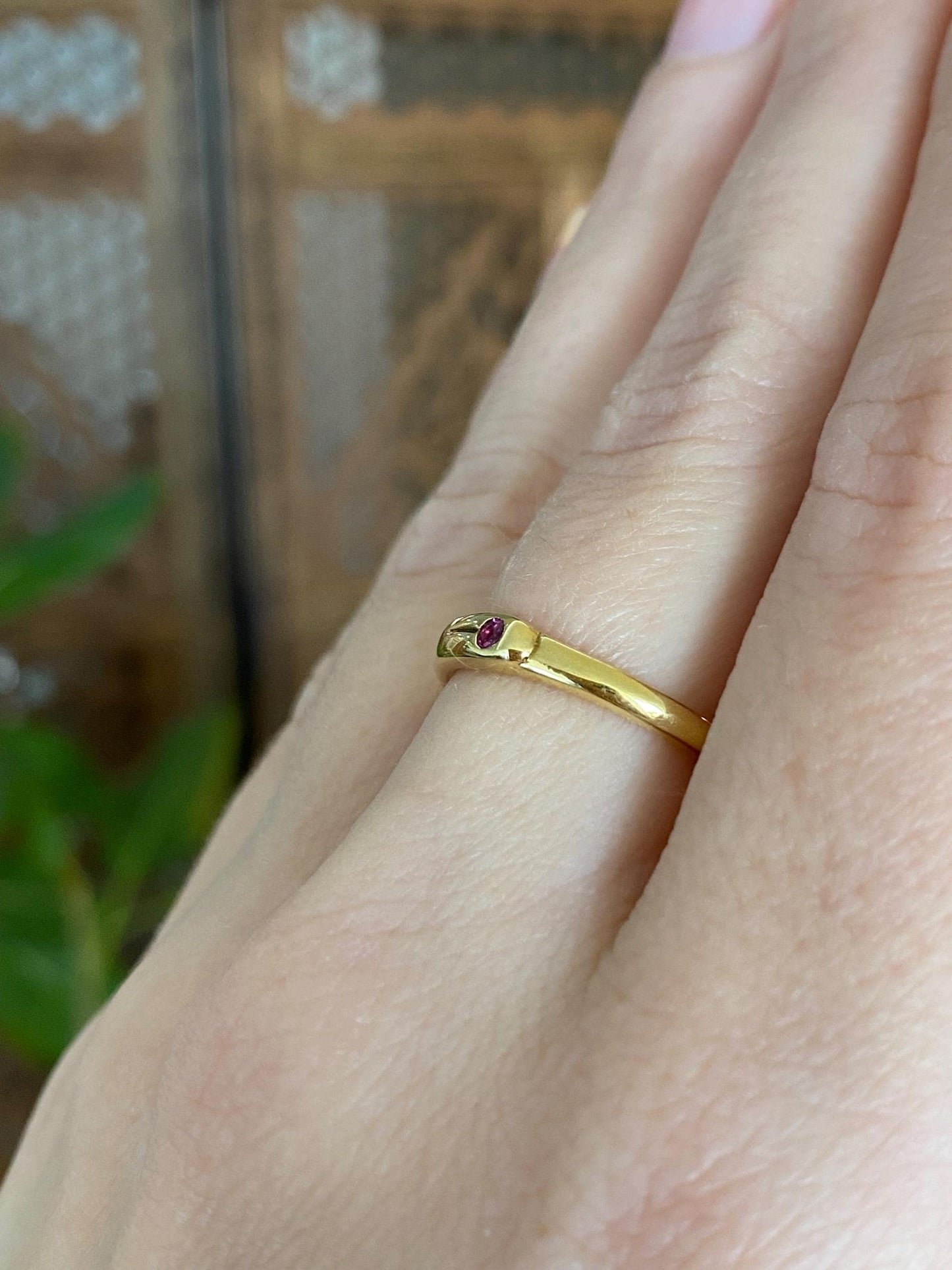 Vintage Solid 18k Yellow Gold Ruby Ring - Size 6.25