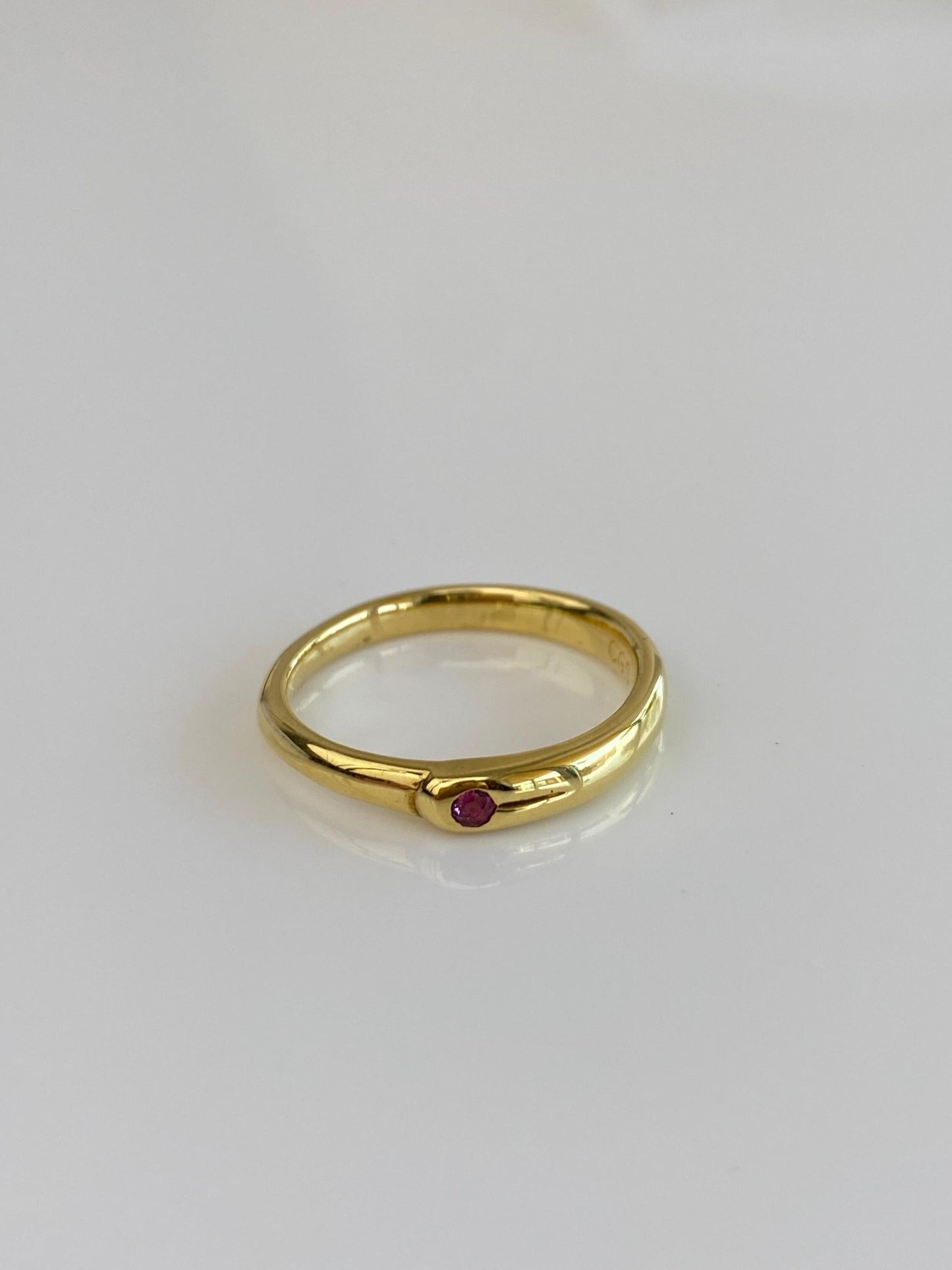 Vintage Solid 18k Yellow Gold Ruby Ring - Size 6.25