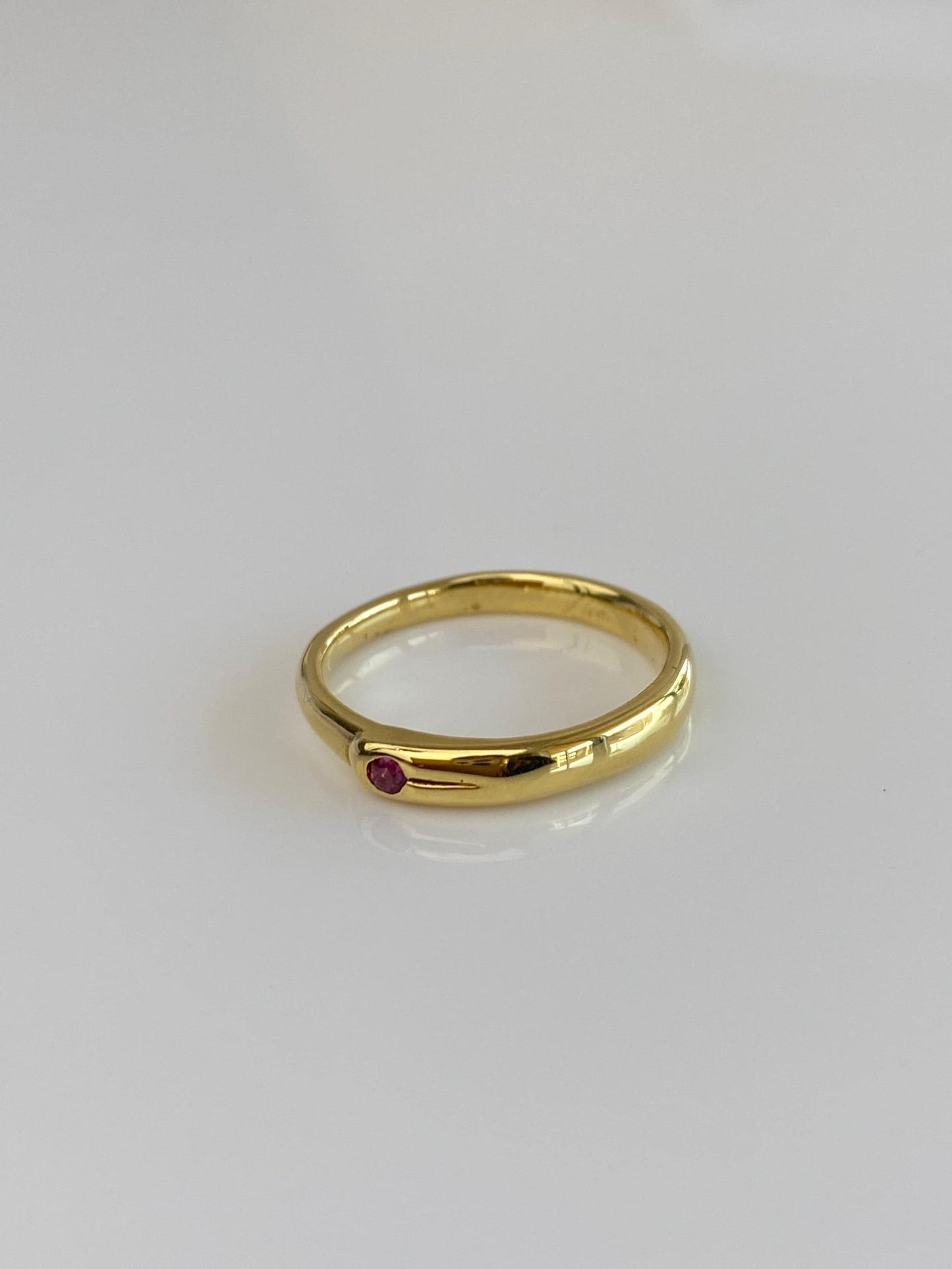 Vintage Solid 18k Yellow Gold Ruby Ring - Size 6.25