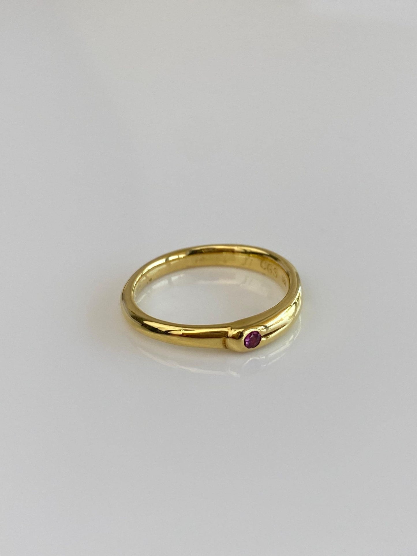Vintage Solid 18k Yellow Gold Ruby Ring - Size 6.25