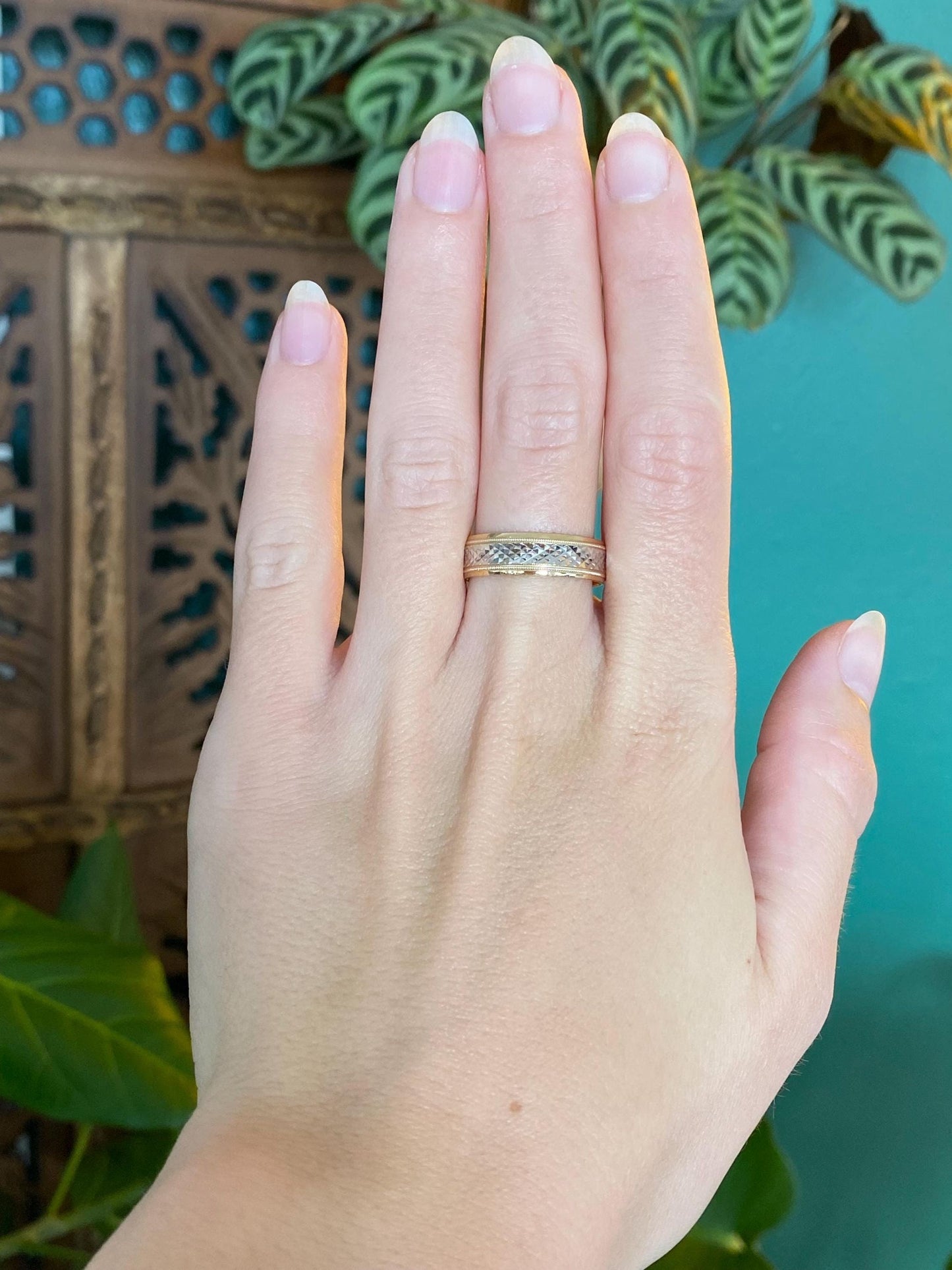 Vintage Solid 10k White & Yellow Gold Diamond Cut Ring Band - Size 8