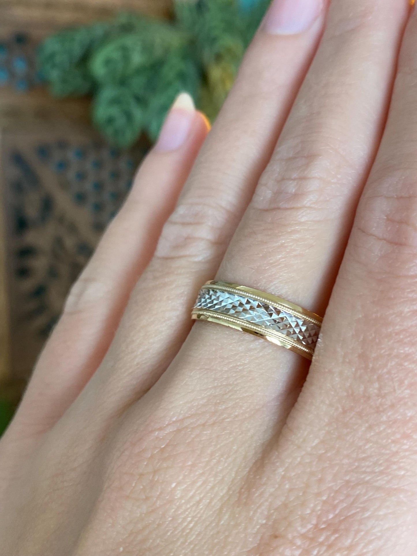 Vintage Solid 10k White & Yellow Gold Diamond Cut Ring Band - Size 8