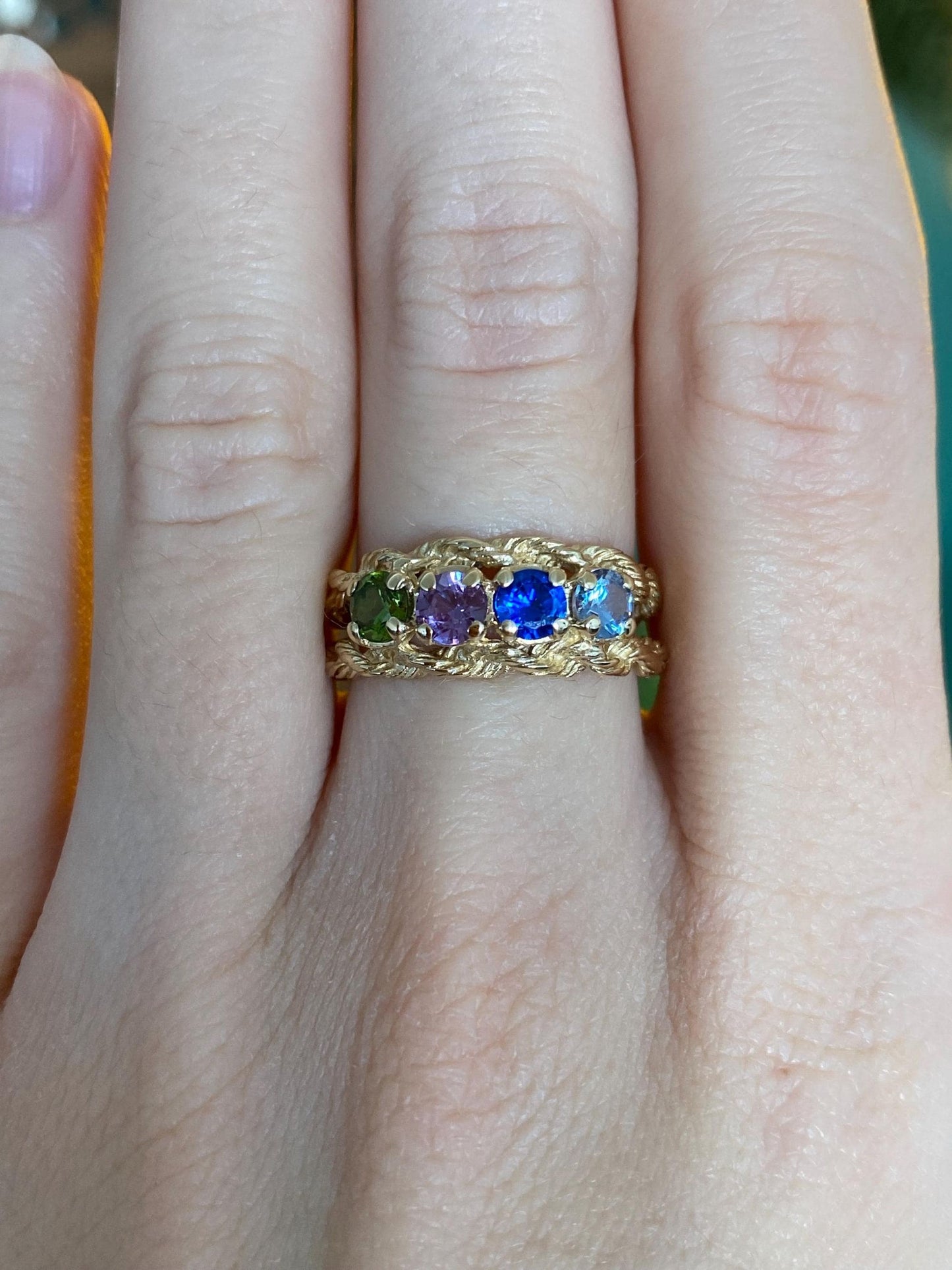 Vintage Solid 14k Yellow Gold Blue Spinel Aquamarine Purple Sapphire Peridot Row Ring Band - Size 6.5