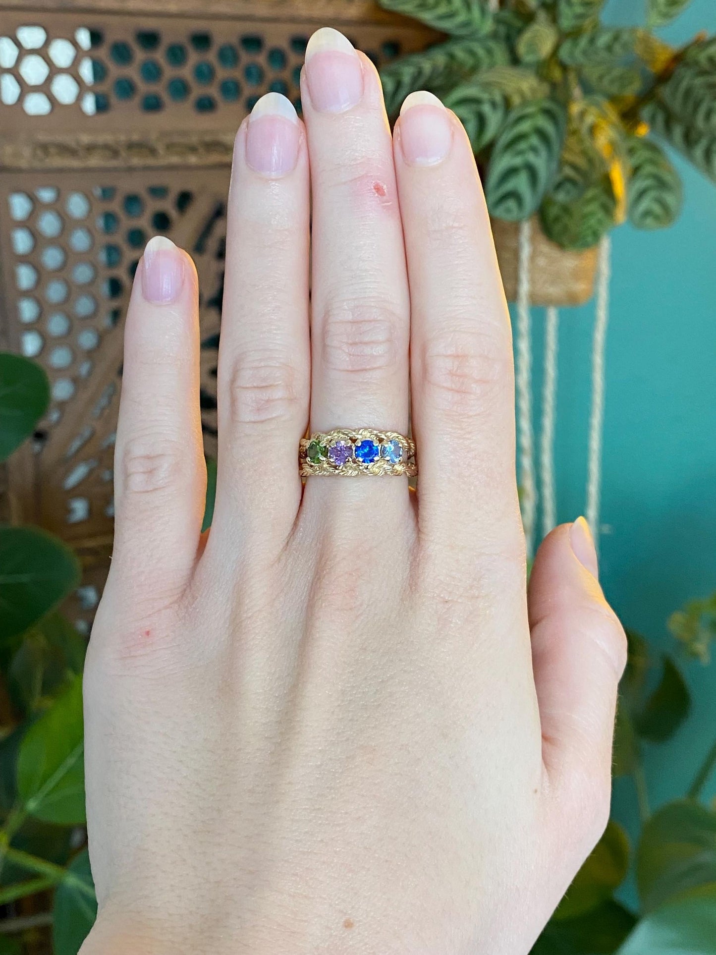 Vintage Solid 14k Yellow Gold Blue Spinel Aquamarine Purple Sapphire Peridot Row Ring Band - Size 6.5