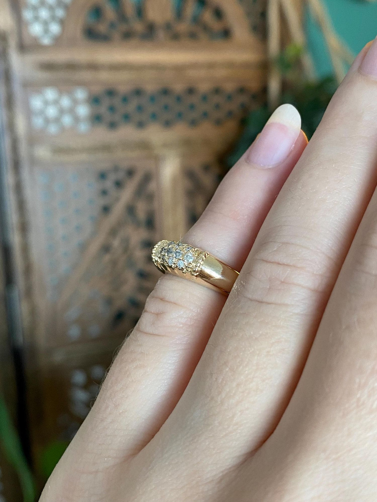 Vintage Solid 14k Yellow Gold Diamonds Tapered Domed Ring Band - Size 2.5