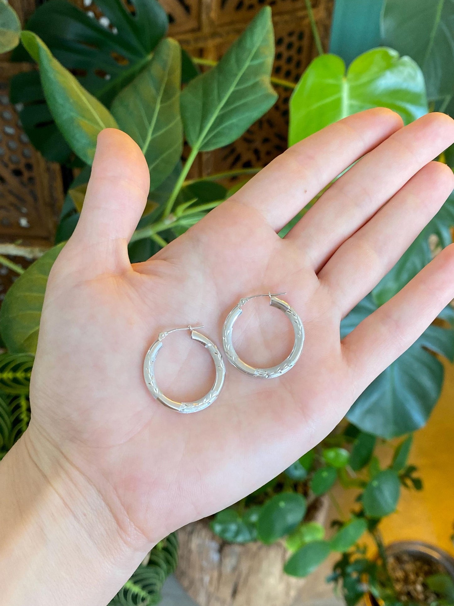 Vintage 14k White Gold Diamond Cut Hoop Earrings