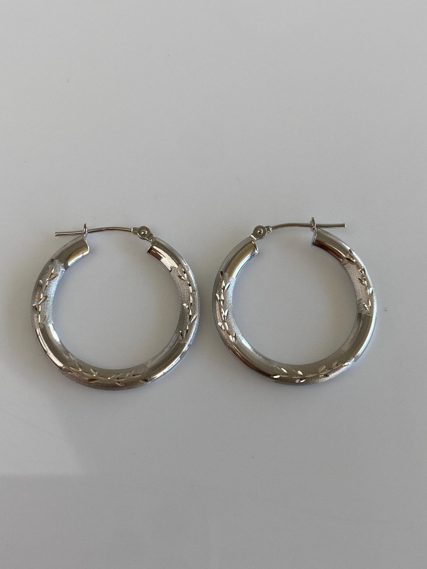 Vintage 14k White Gold Diamond Cut Hoop Earrings