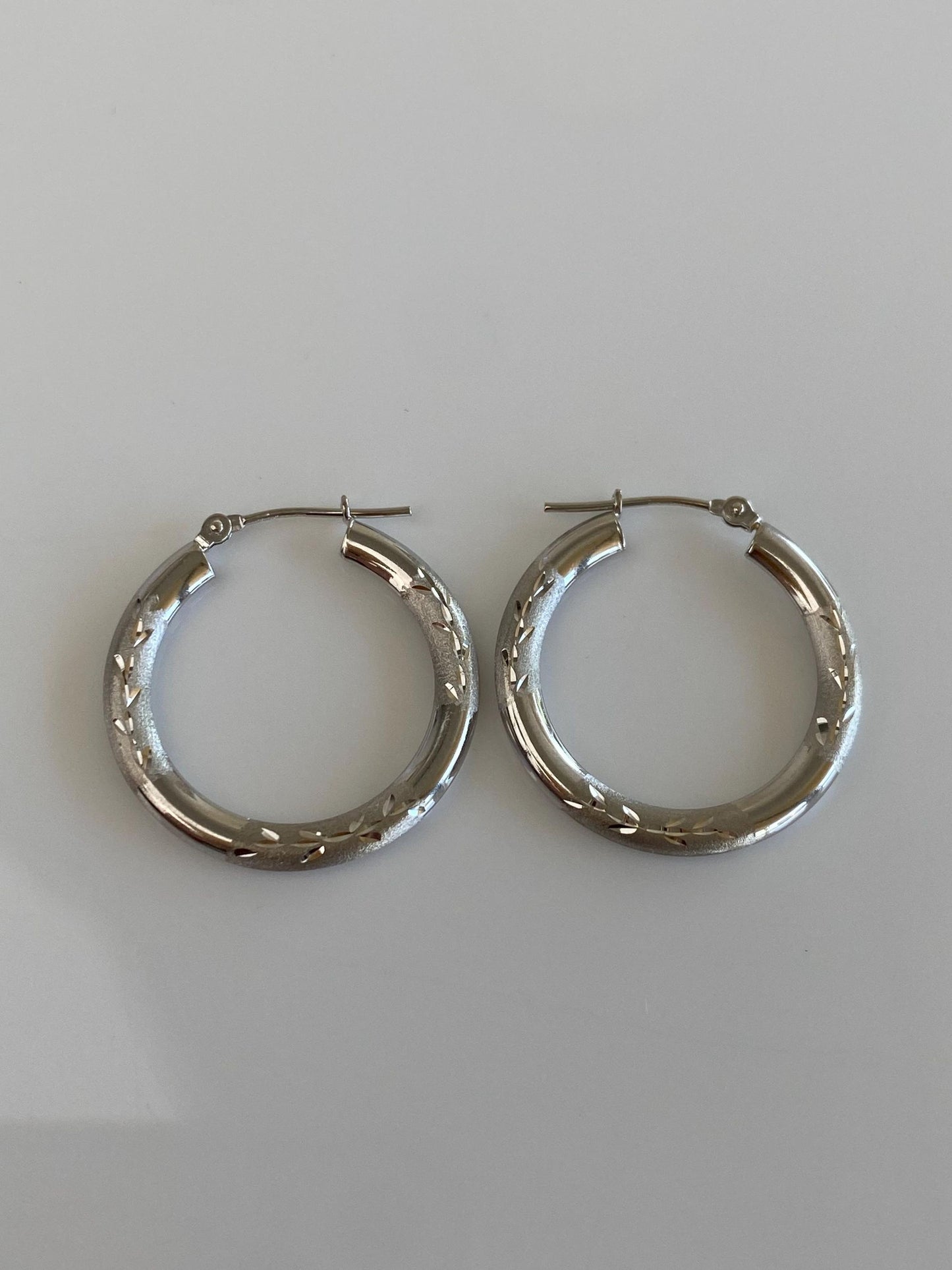 Vintage 14k White Gold Diamond Cut Hoop Earrings