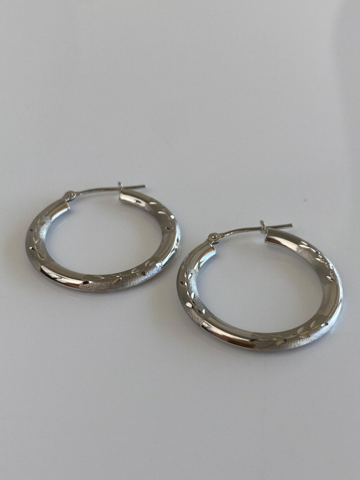 Vintage 14k White Gold Diamond Cut Hoop Earrings
