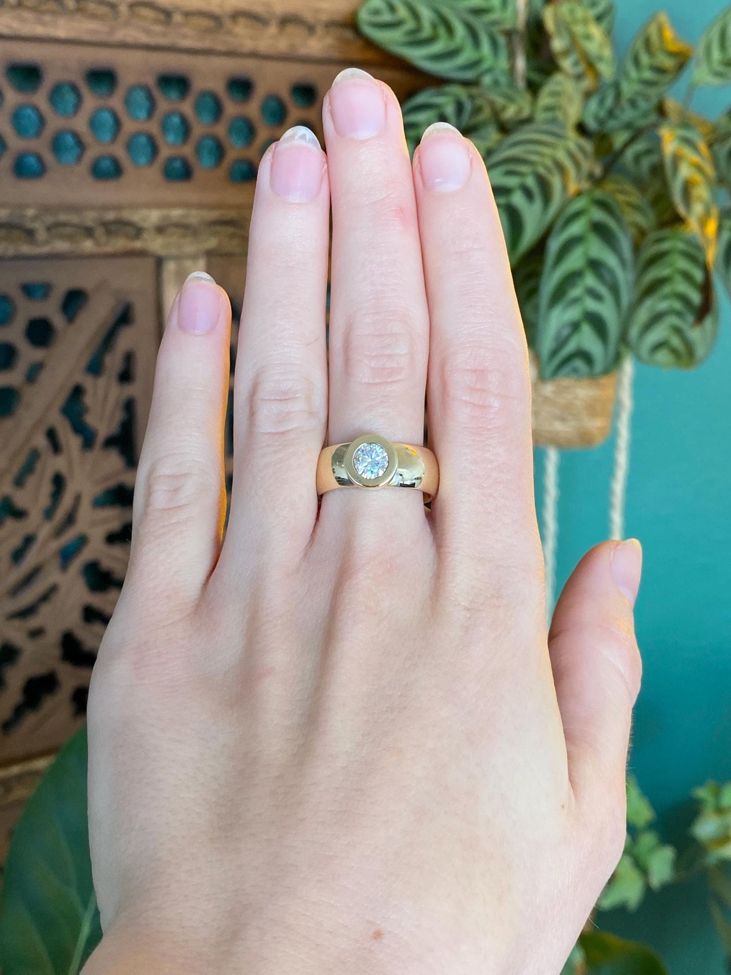 Vintage Solid 9k Yellow Gold Moissonite Ring - Size 7